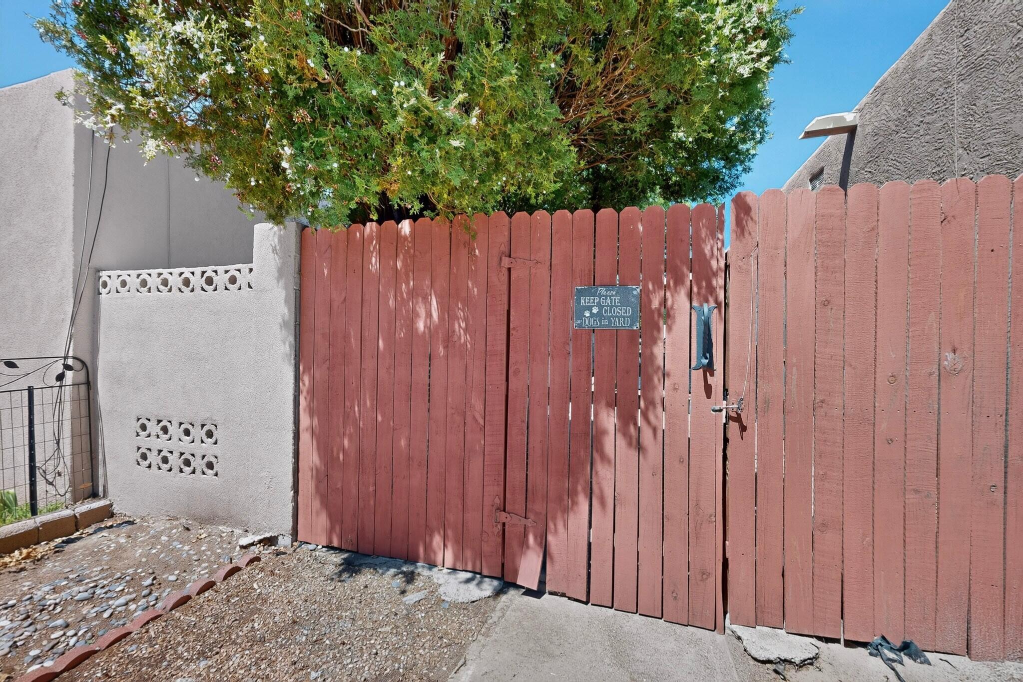 Photo 4 — 1329 Espejo Street NE