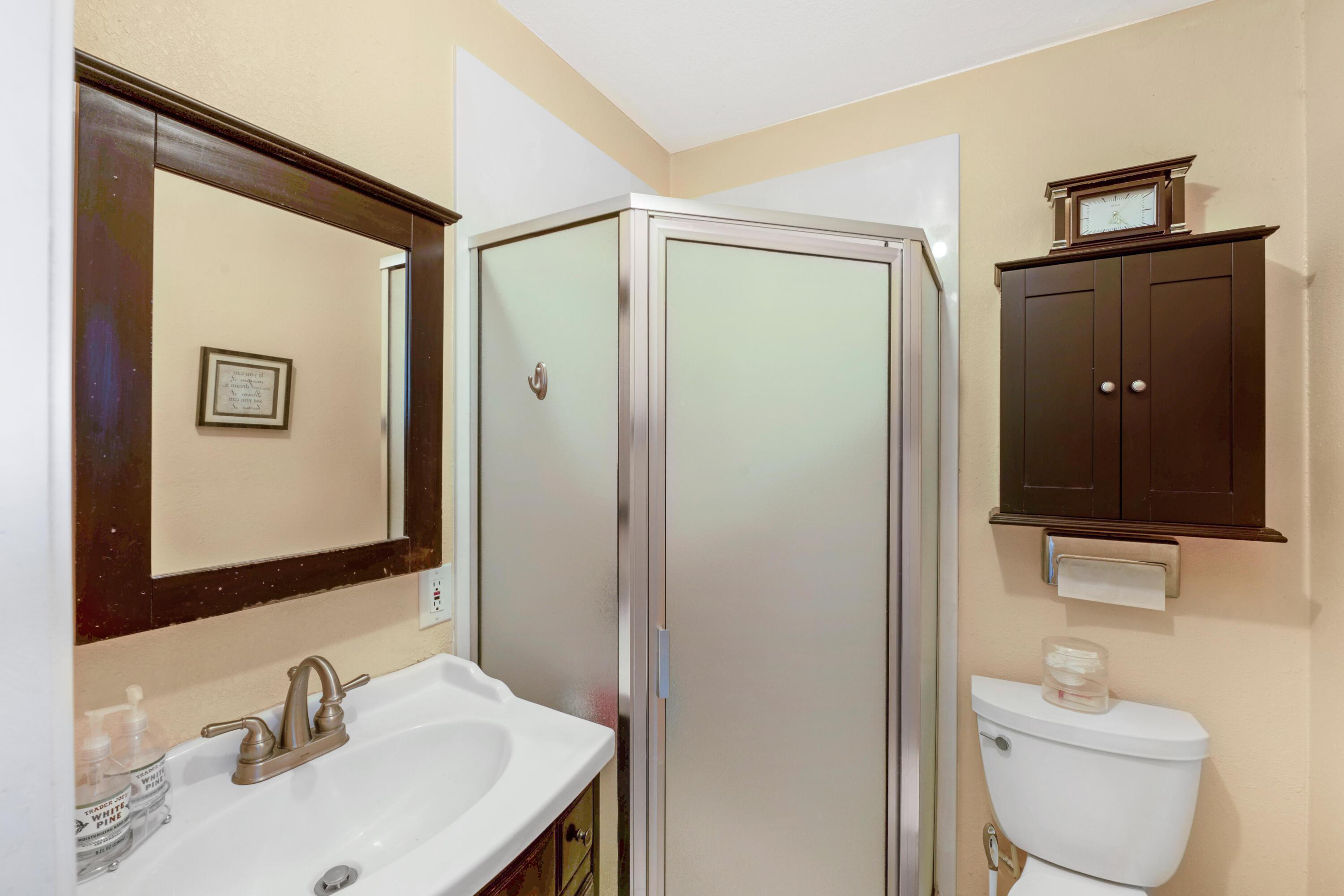 Photo 16 — 3615 Horacio Court NE