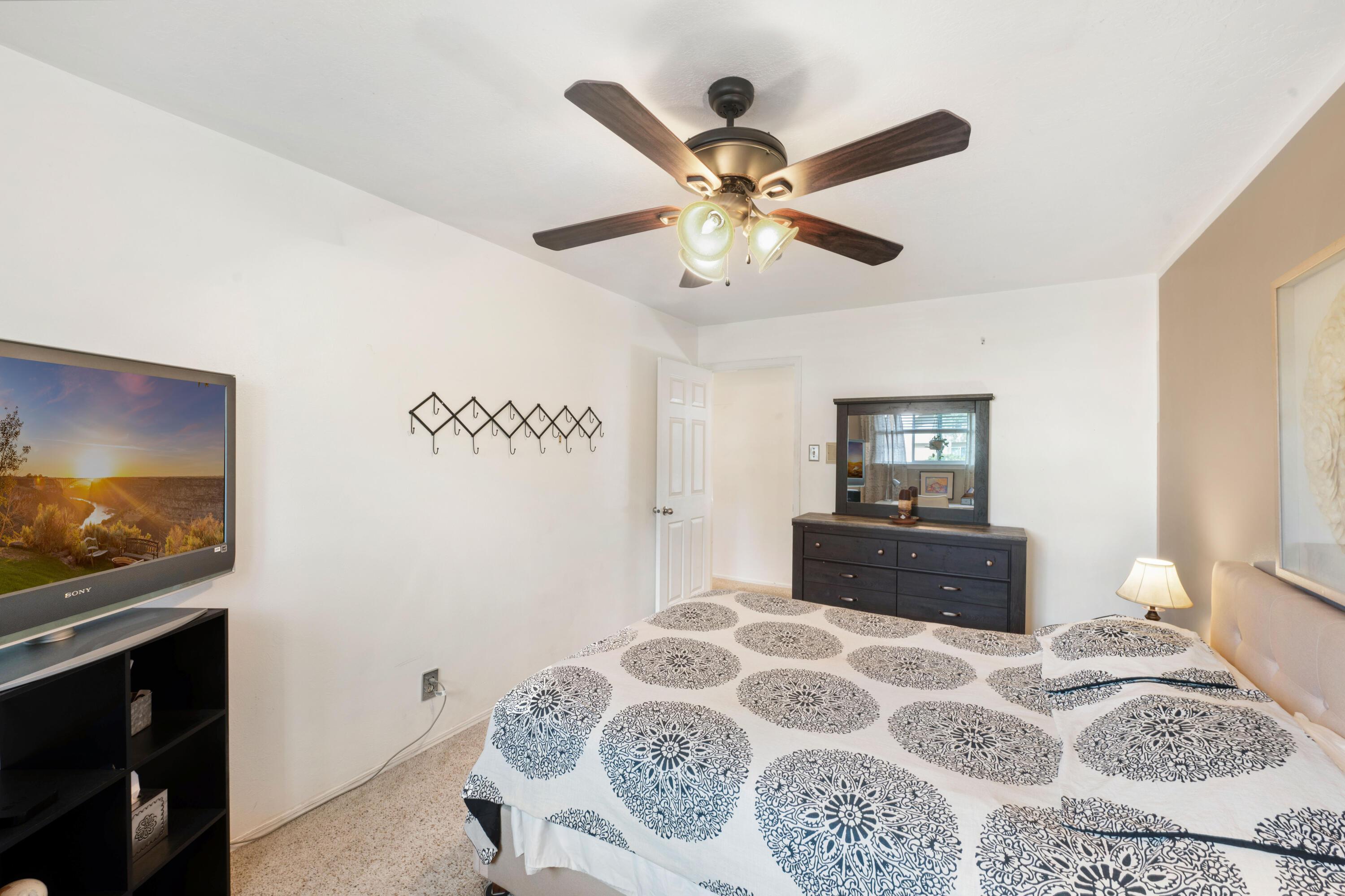 Photo 10 — 3615 Horacio Court NE