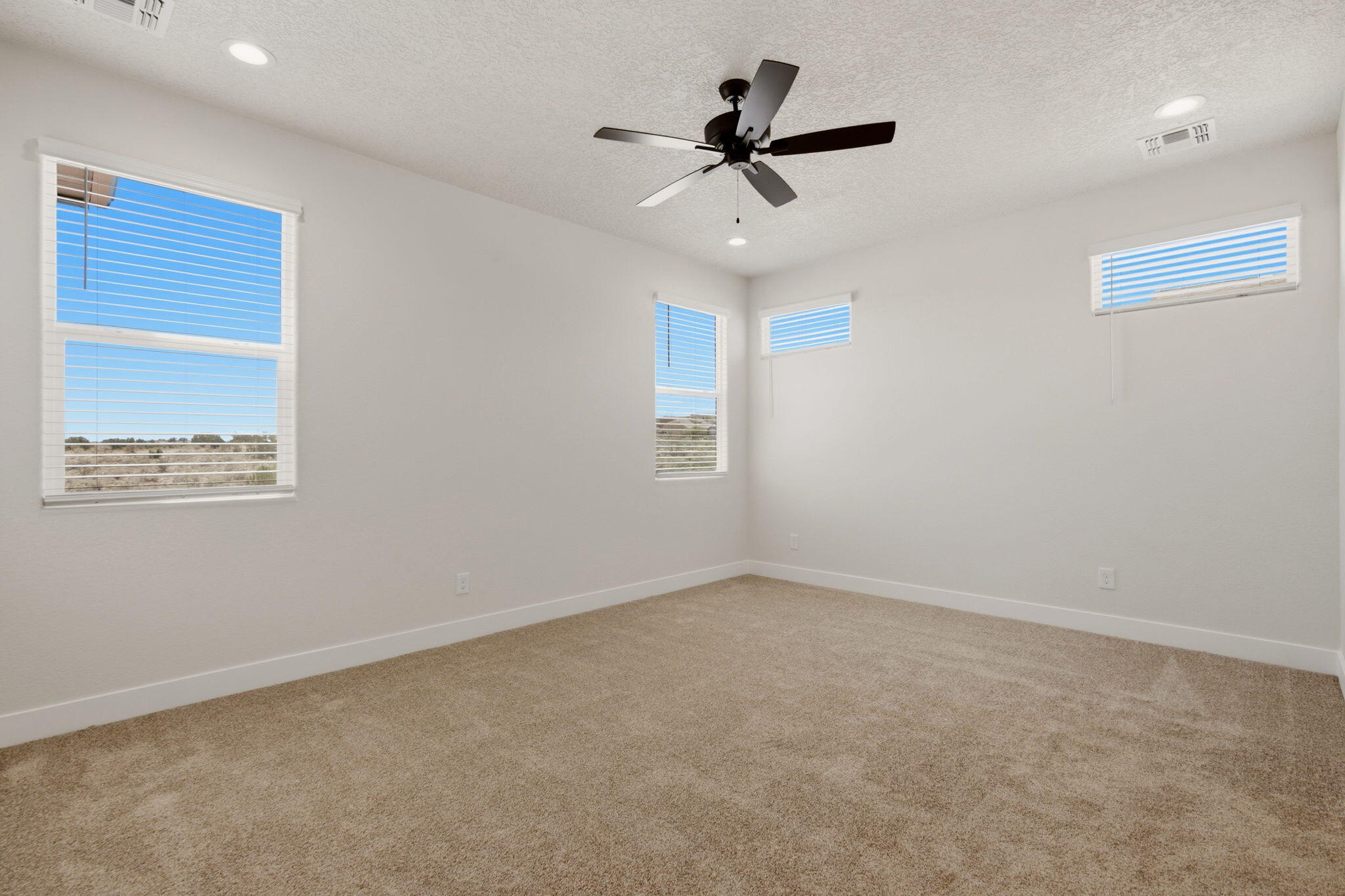 Photo 11 — 2712 Ema Court NE