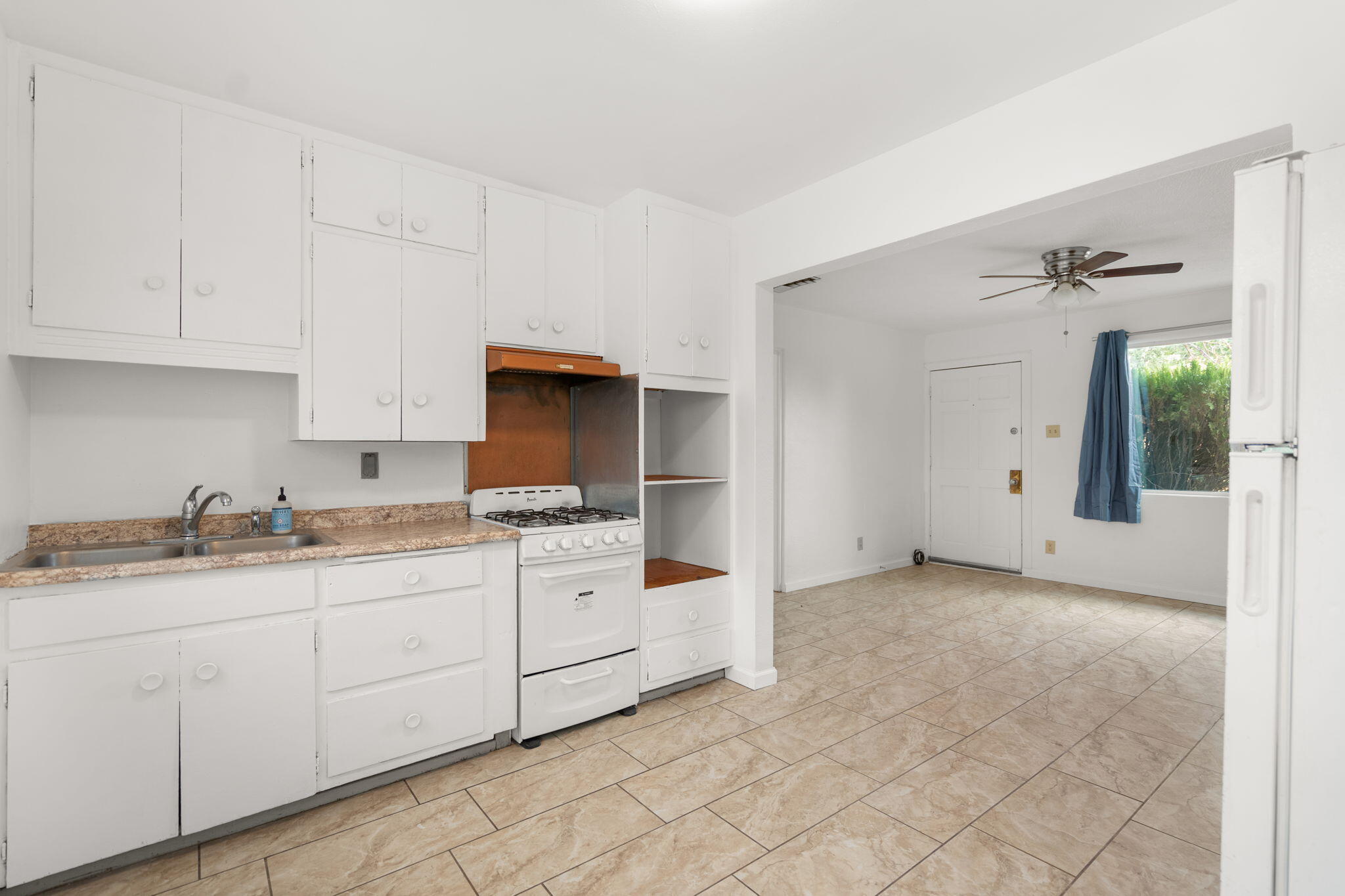 Photo 12 — 636 San Pablo Street SE