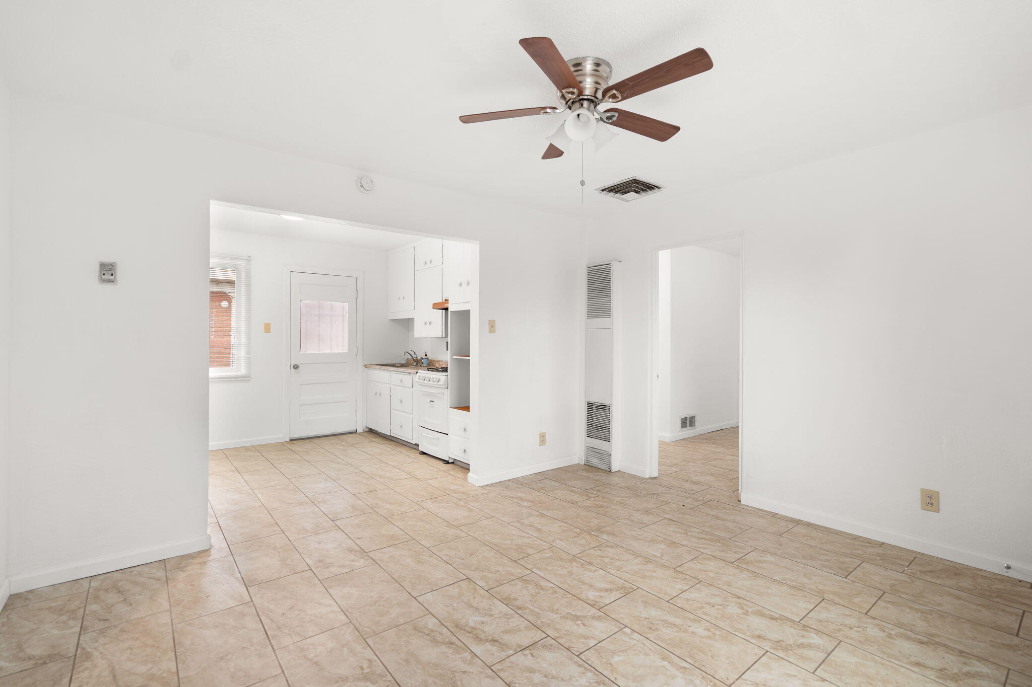 Photo 11 — 636 San Pablo Street SE