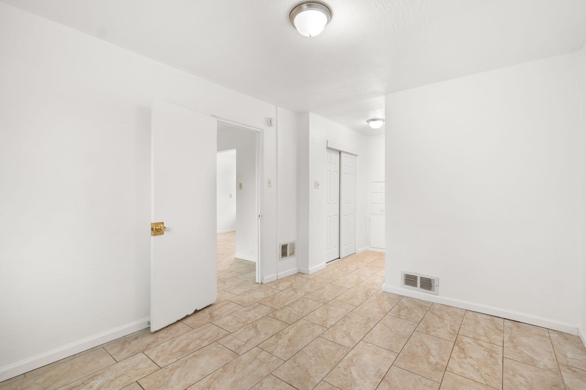 Photo 16 — 636 San Pablo Street SE