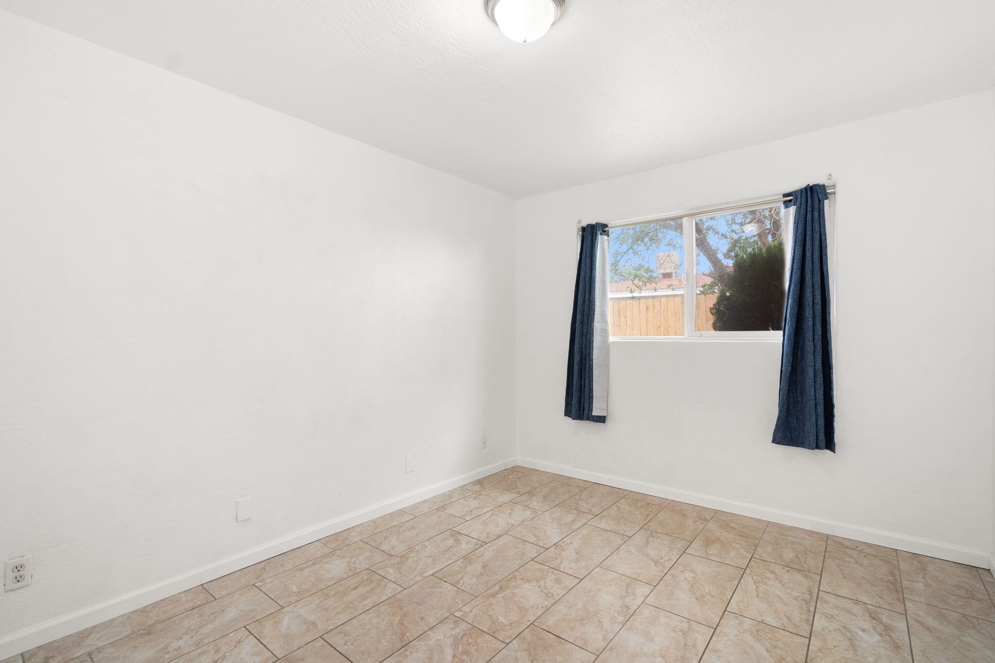 Photo 15 — 636 San Pablo Street SE