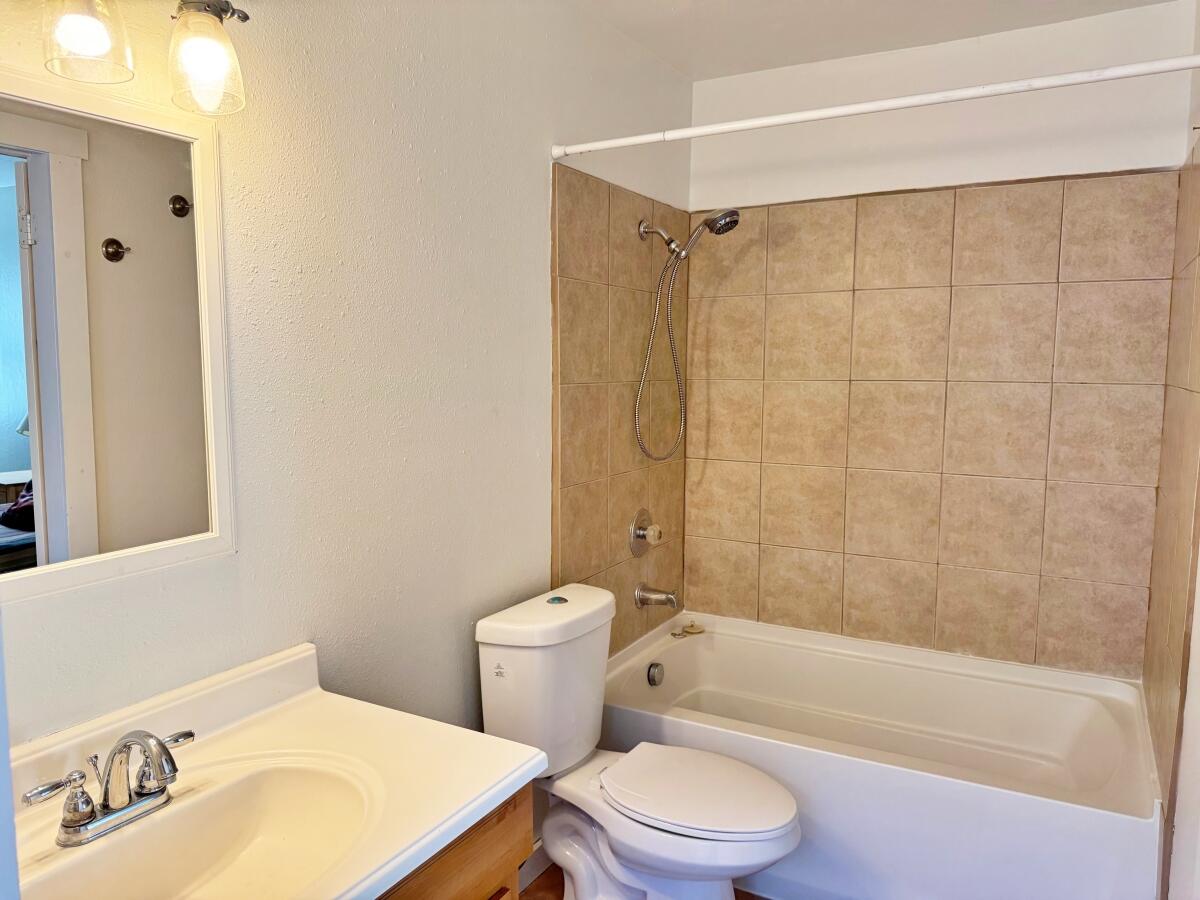 Photo 9 — 322 Columbia Drive SE B
