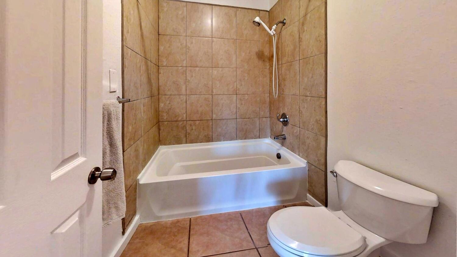 Photo 7 — 322 Columbia Drive SE B
