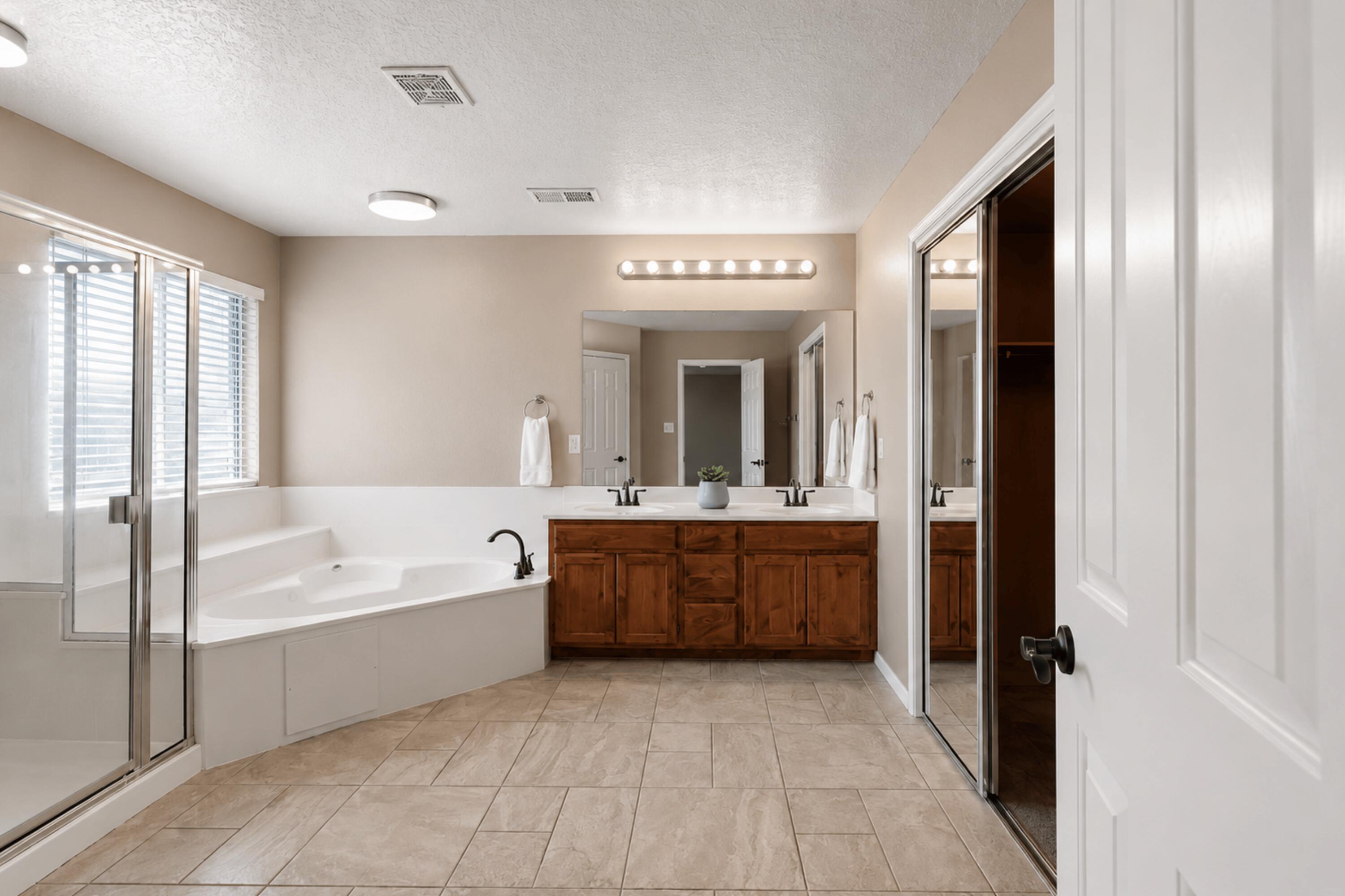 Photo 19 — 9600 Sun Dancer Drive NW