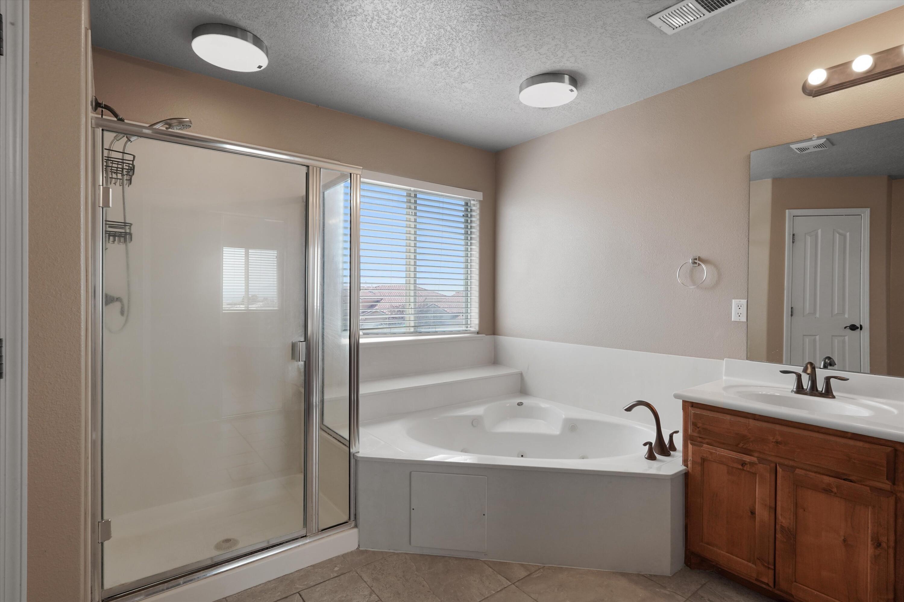 Photo 18 — 9600 Sun Dancer Drive NW