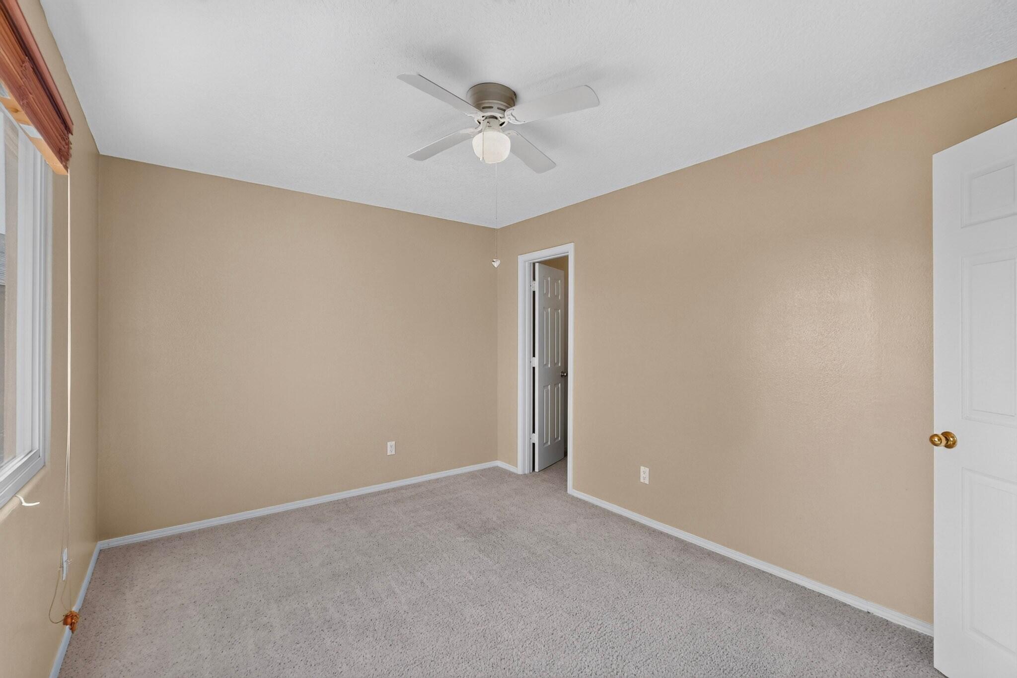 Photo 19 — 982 Dry Creek Court NE