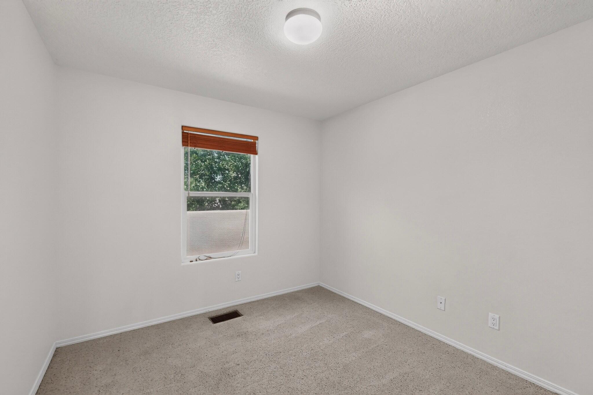 Photo 11 — 982 Dry Creek Court NE
