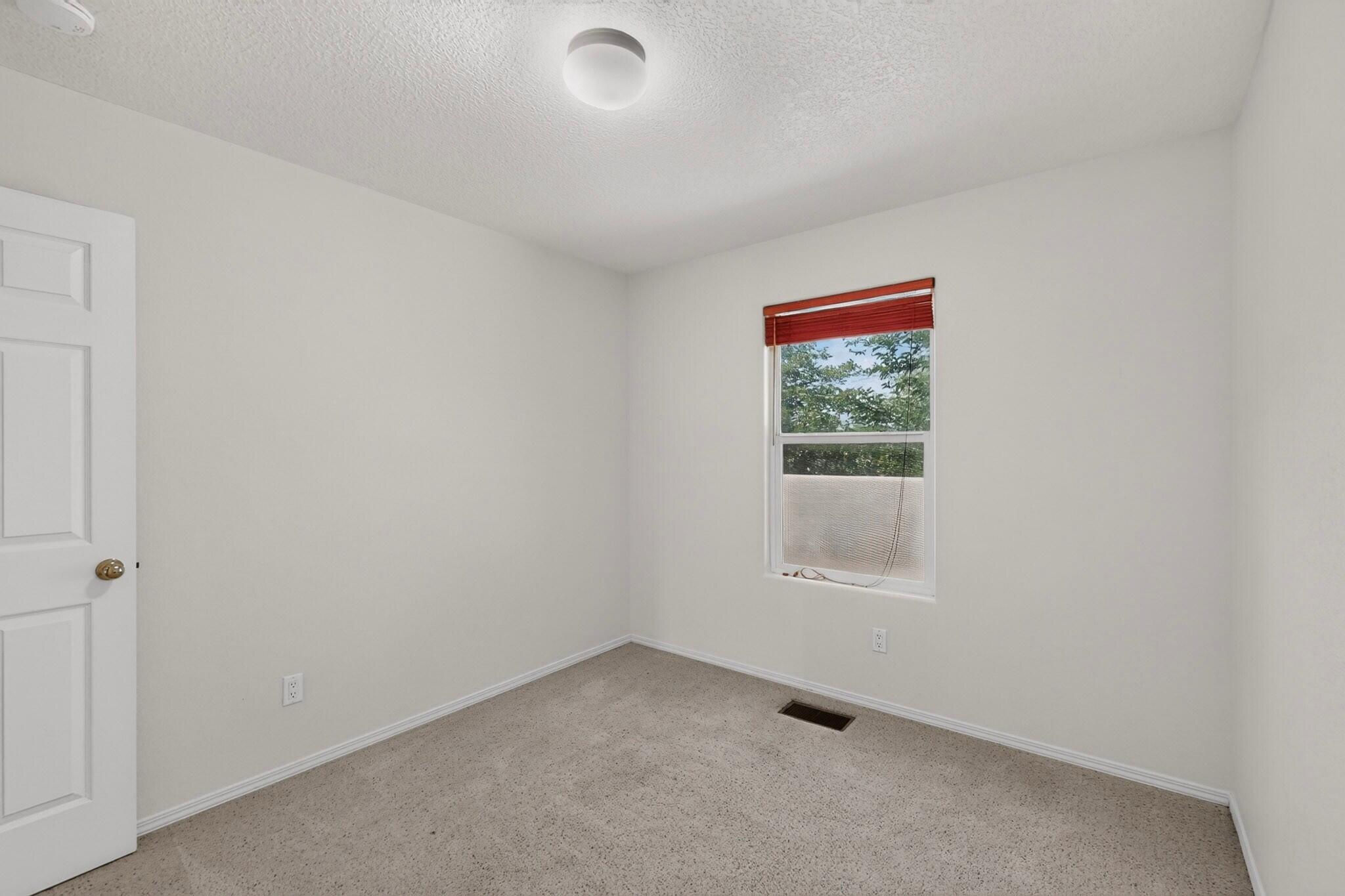 Photo 10 — 982 Dry Creek Court NE