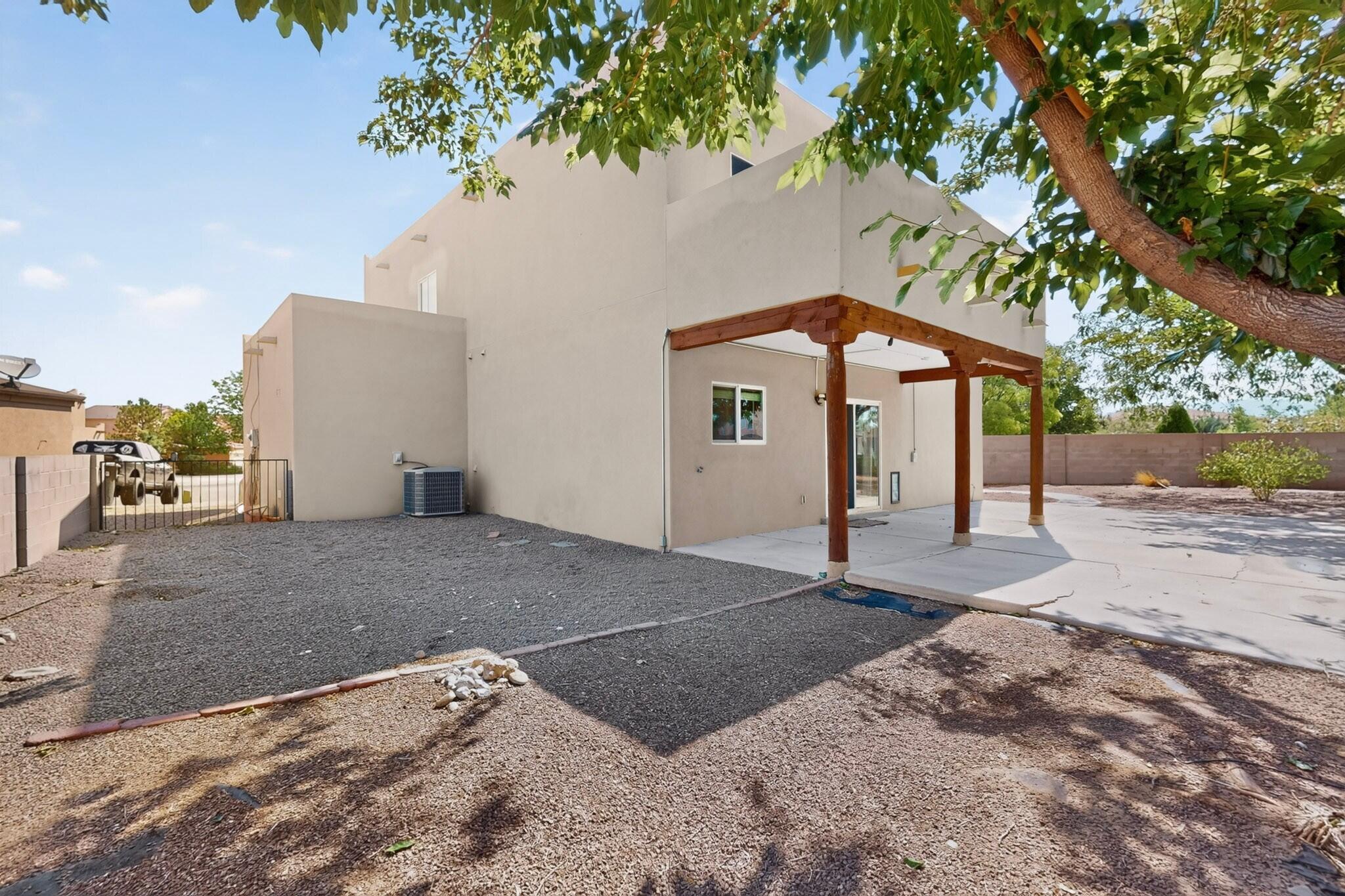 Photo 4 — 982 Dry Creek Court NE