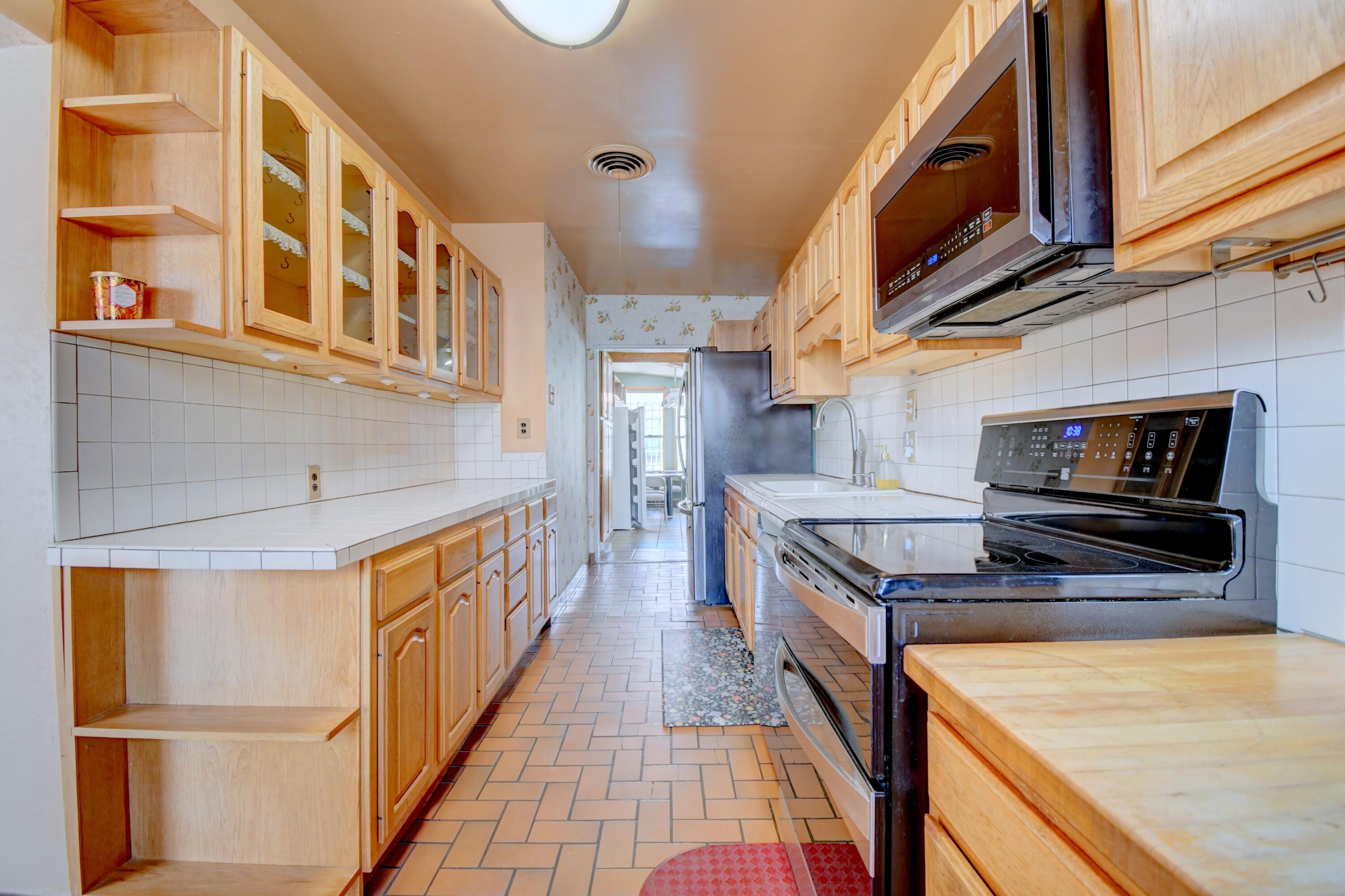 Photo 8 — 1141 Tapia Boulevard SW