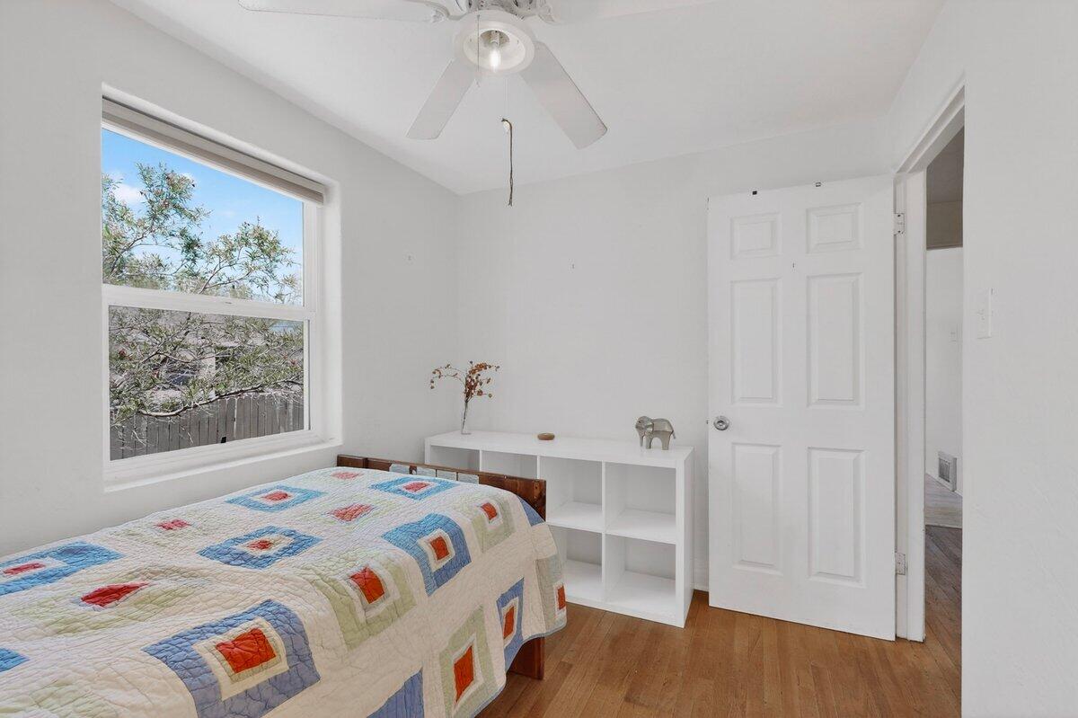 Photo 5 — 801 Amherst Drive NE