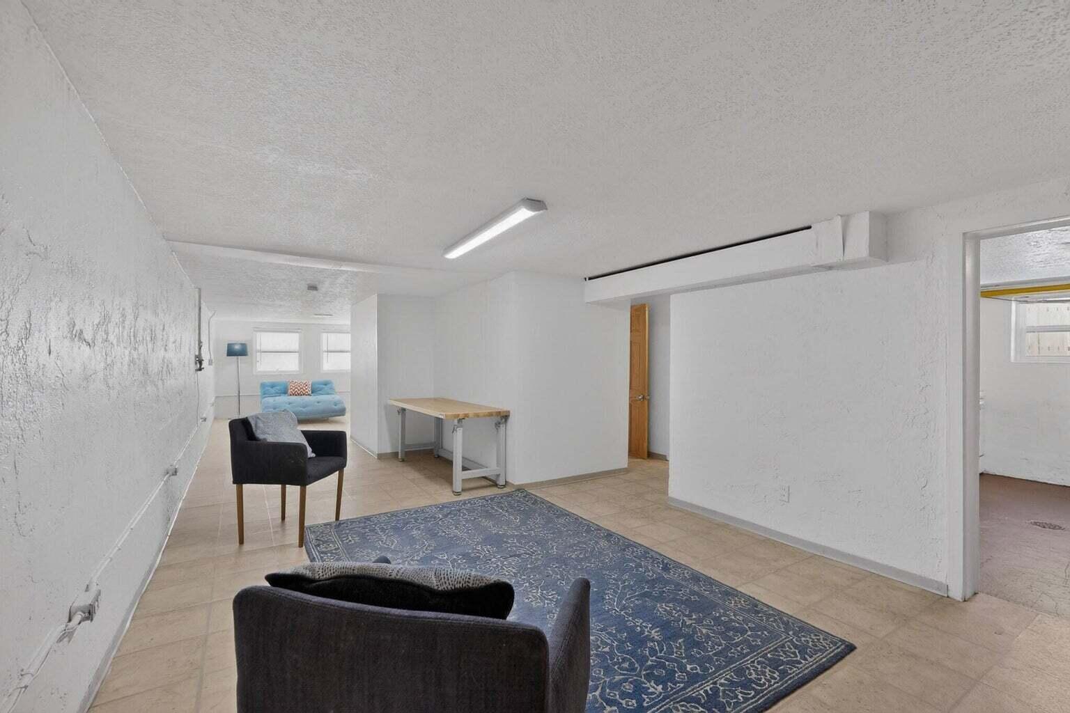 Photo 10 — 801 Amherst Drive NE