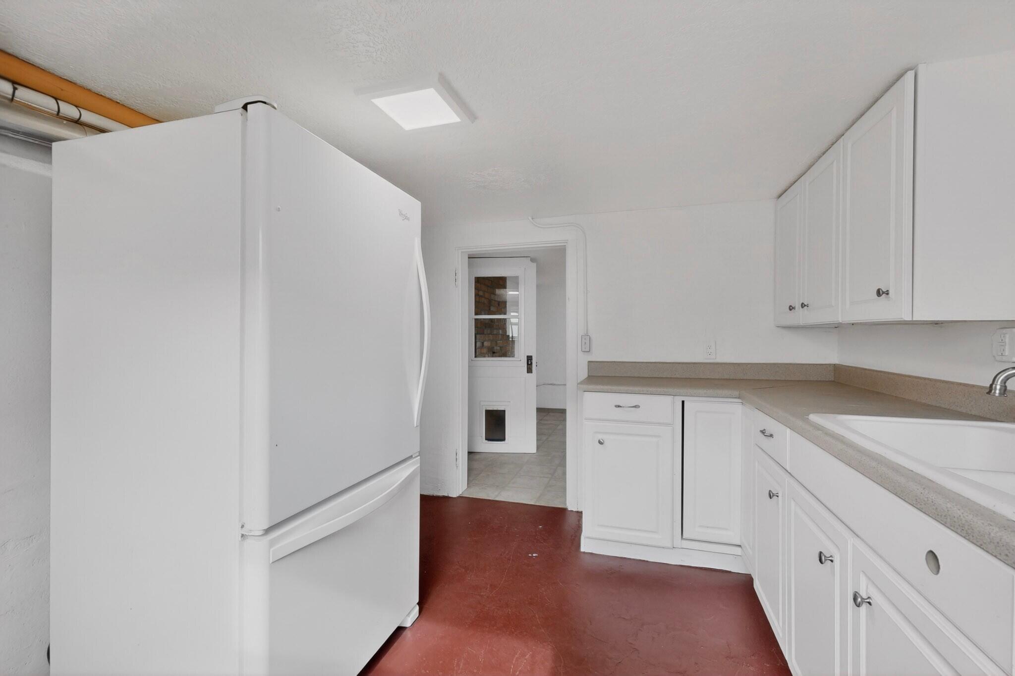 Photo 12 — 801 Amherst Drive NE
