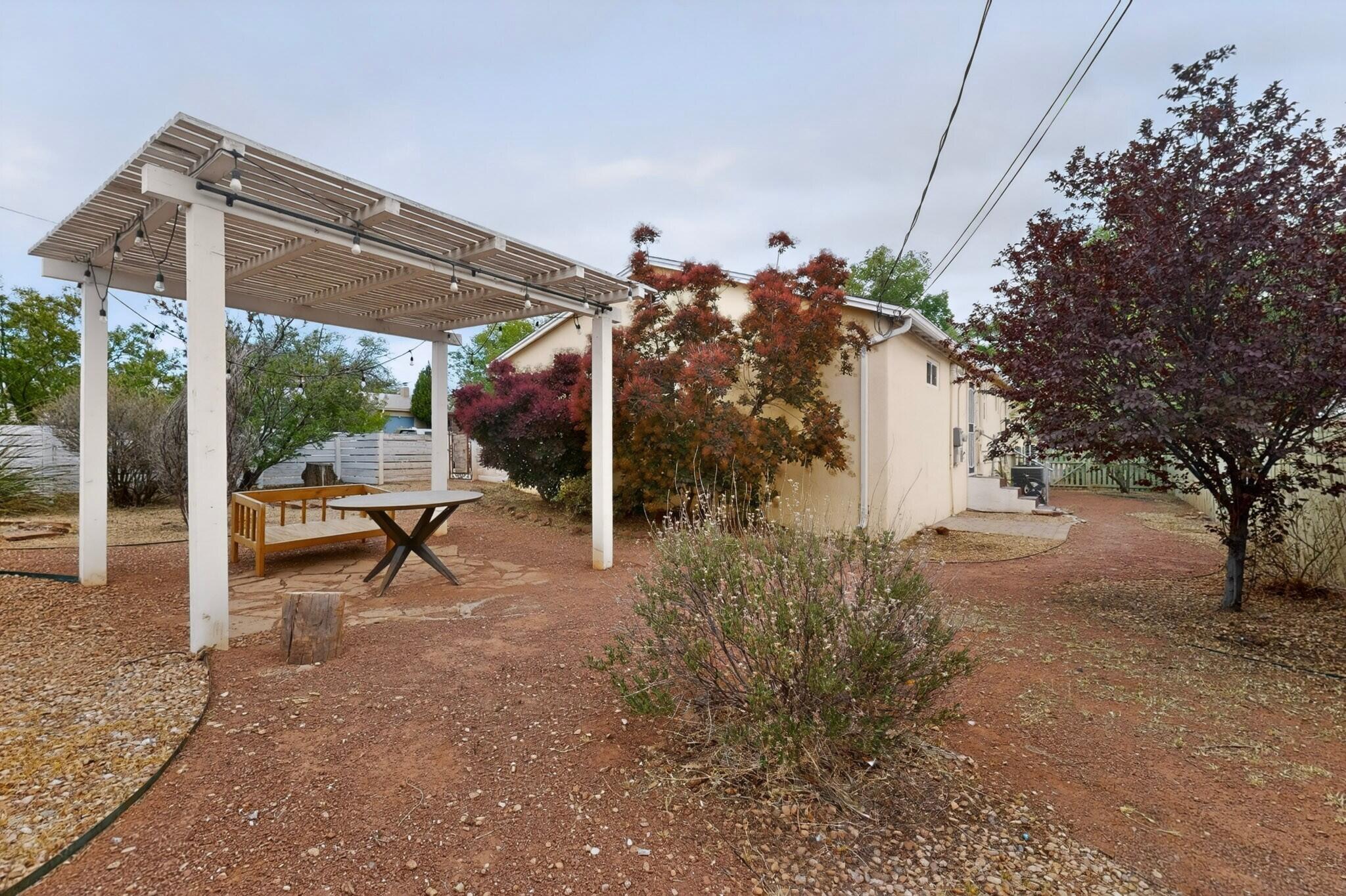 Photo 18 — 801 Amherst Drive NE