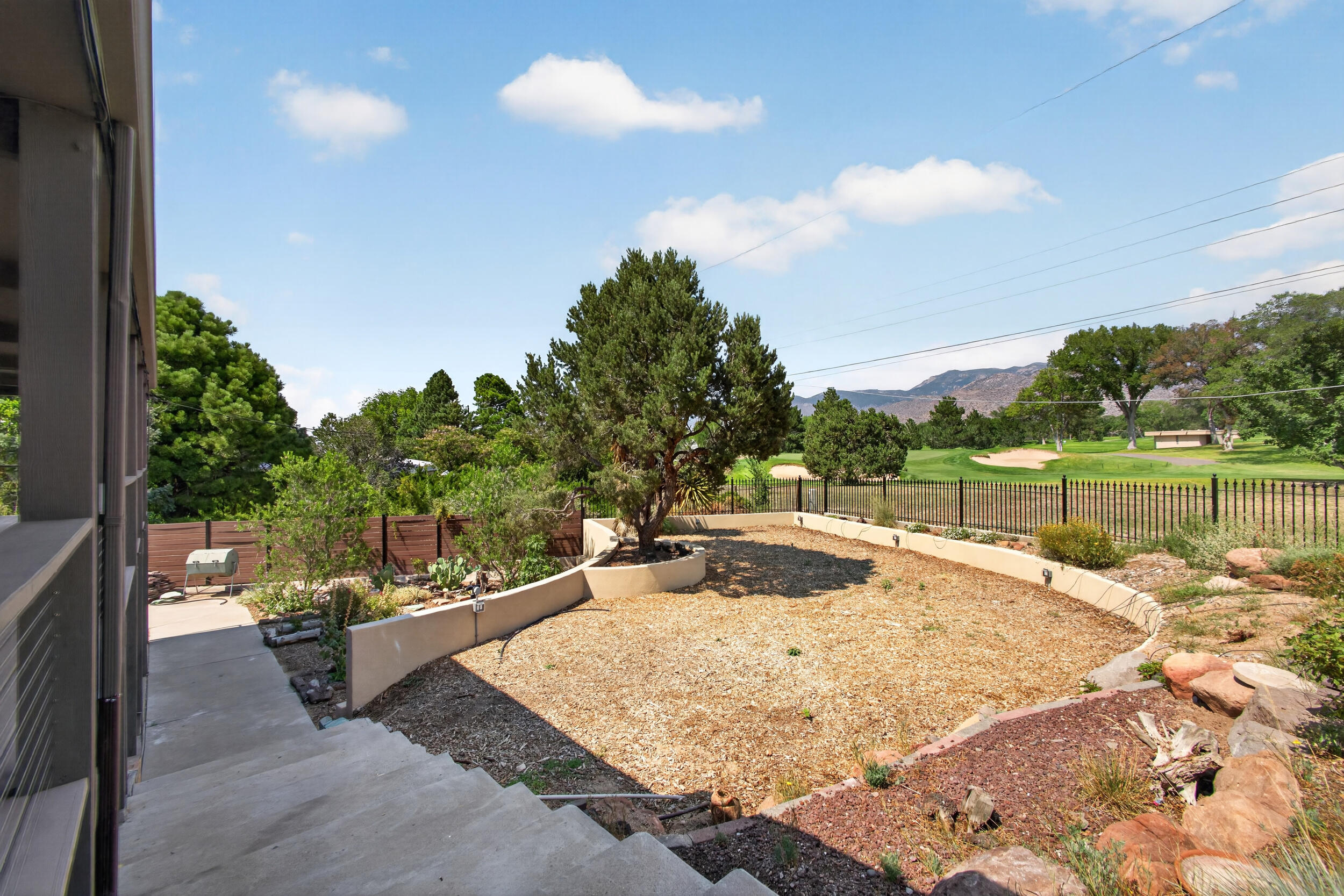 Photo 15 — 904 Ganado Court SE