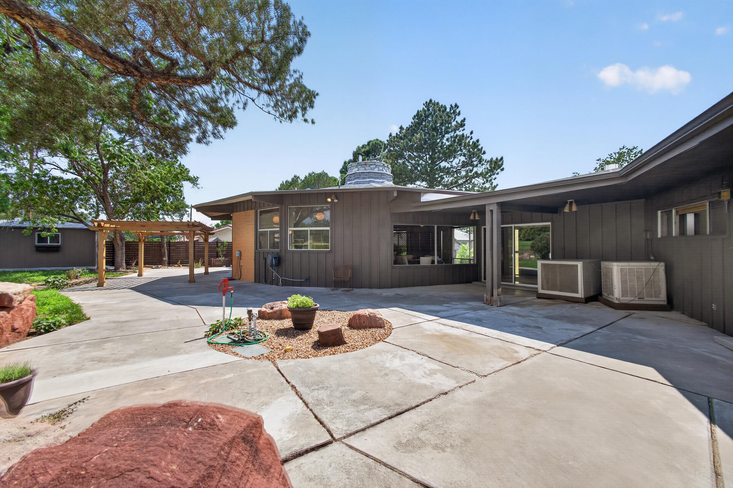 Photo 14 — 904 Ganado Court SE