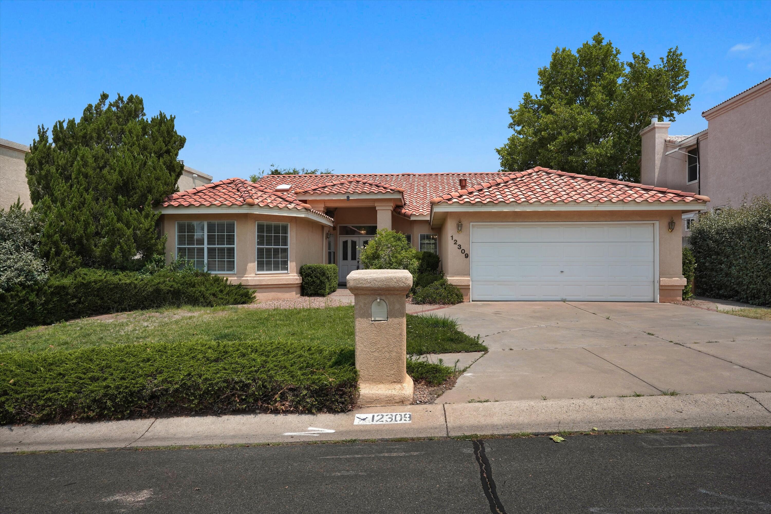 12309 La Vista Grande Drive NE, Albuquerque, NM 87111