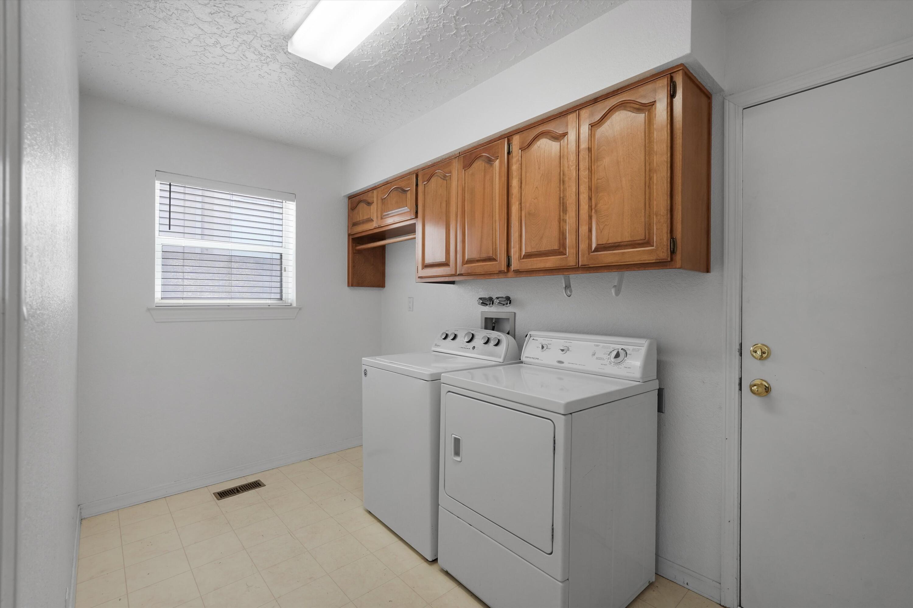 Photo 9 — 12309 La Vista Grande Drive NE