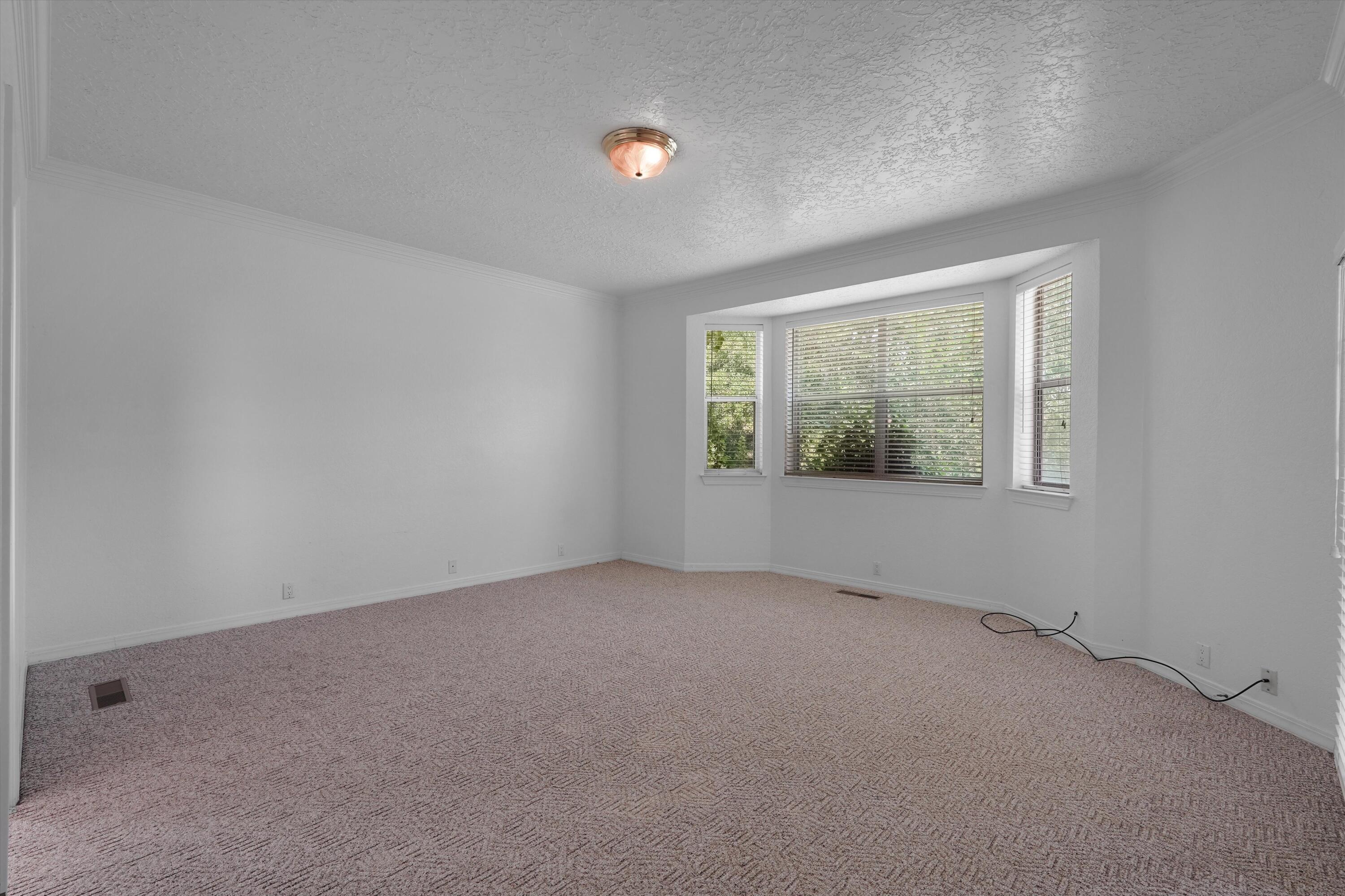 Photo 10 — 12309 La Vista Grande Drive NE