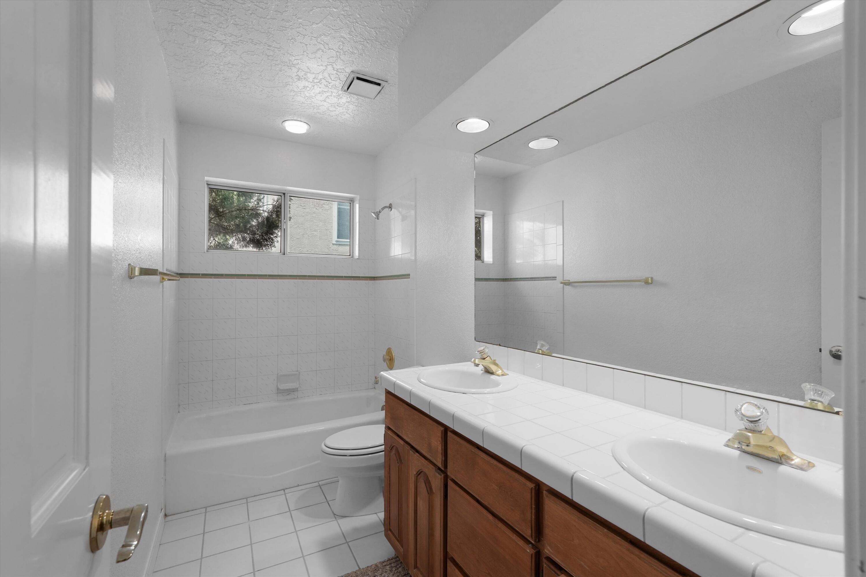 Photo 17 — 12309 La Vista Grande Drive NE