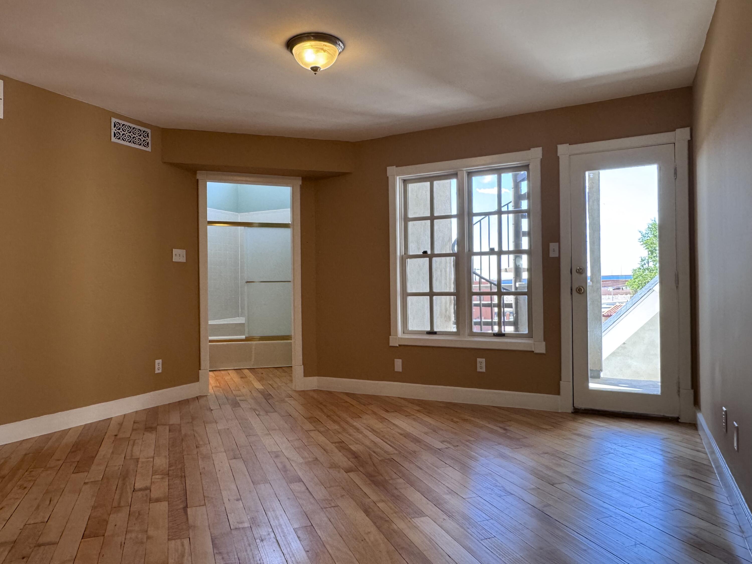 Photo 7 — 501 Mulberry Street NE