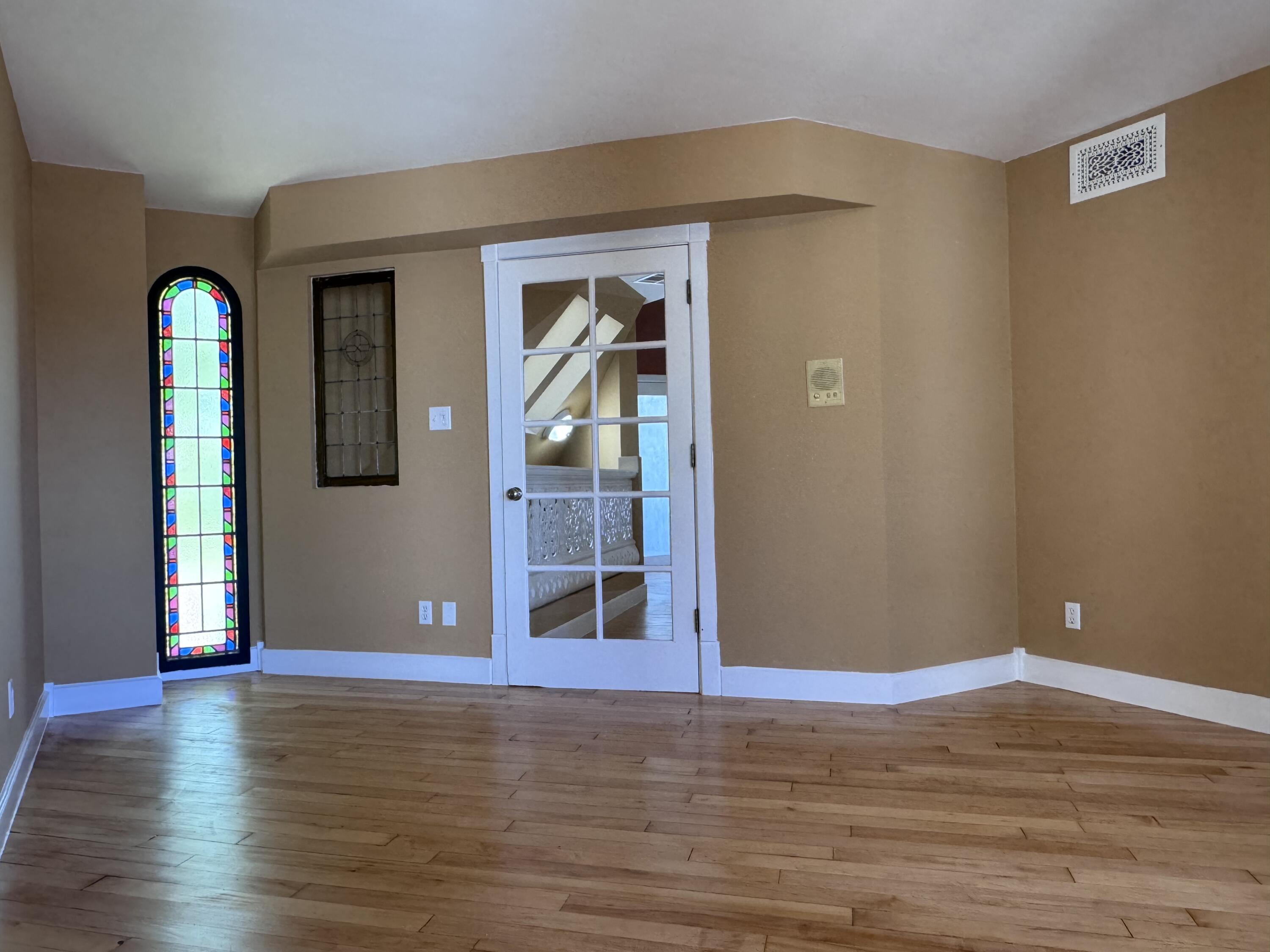 Photo 5 — 501 Mulberry Street NE