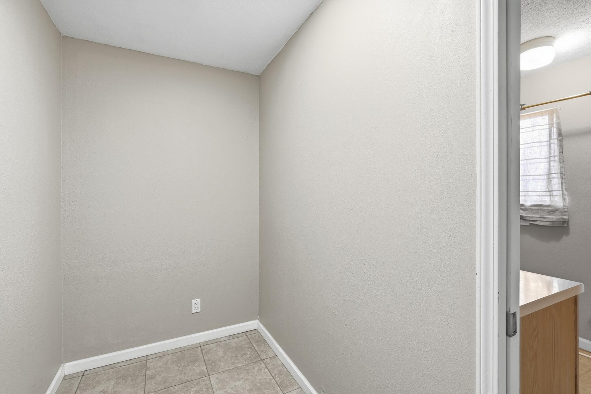 Photo 3 — 1425 32nd Circle SE