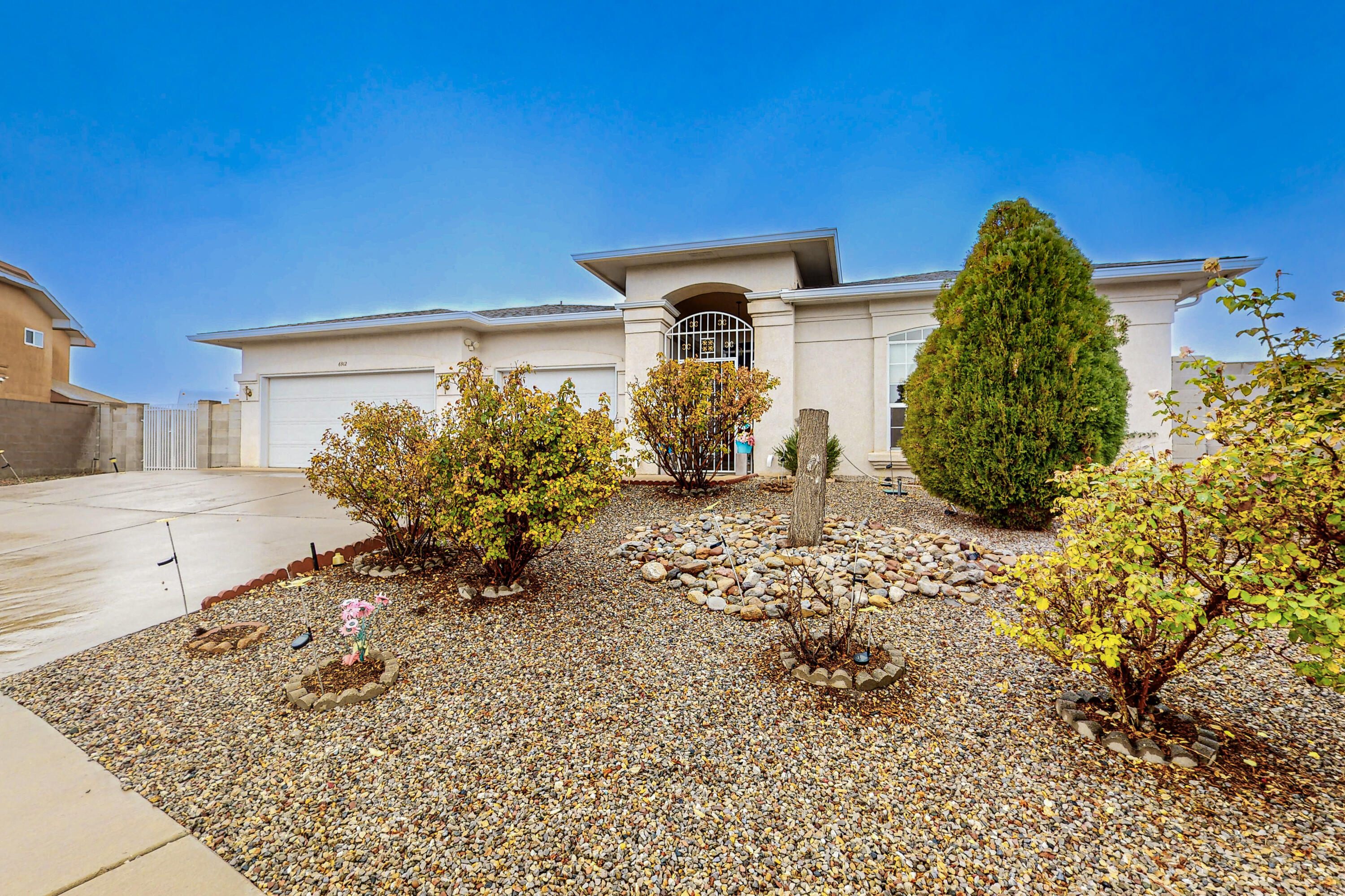 6912 Augusta Hills Drive NE, Rio Rancho, NM 87144