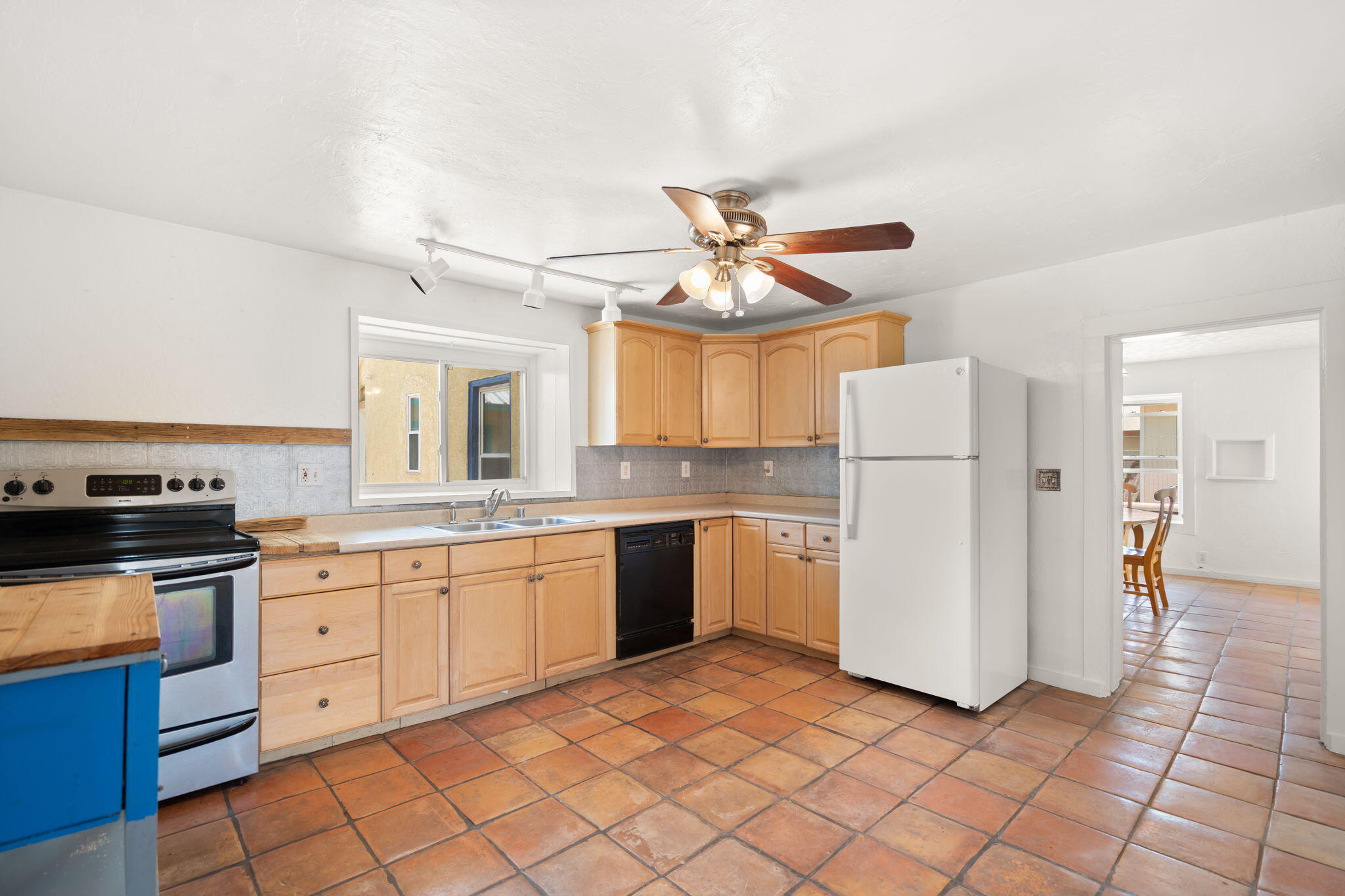 Photo 7 — 314 W Aragon Road
