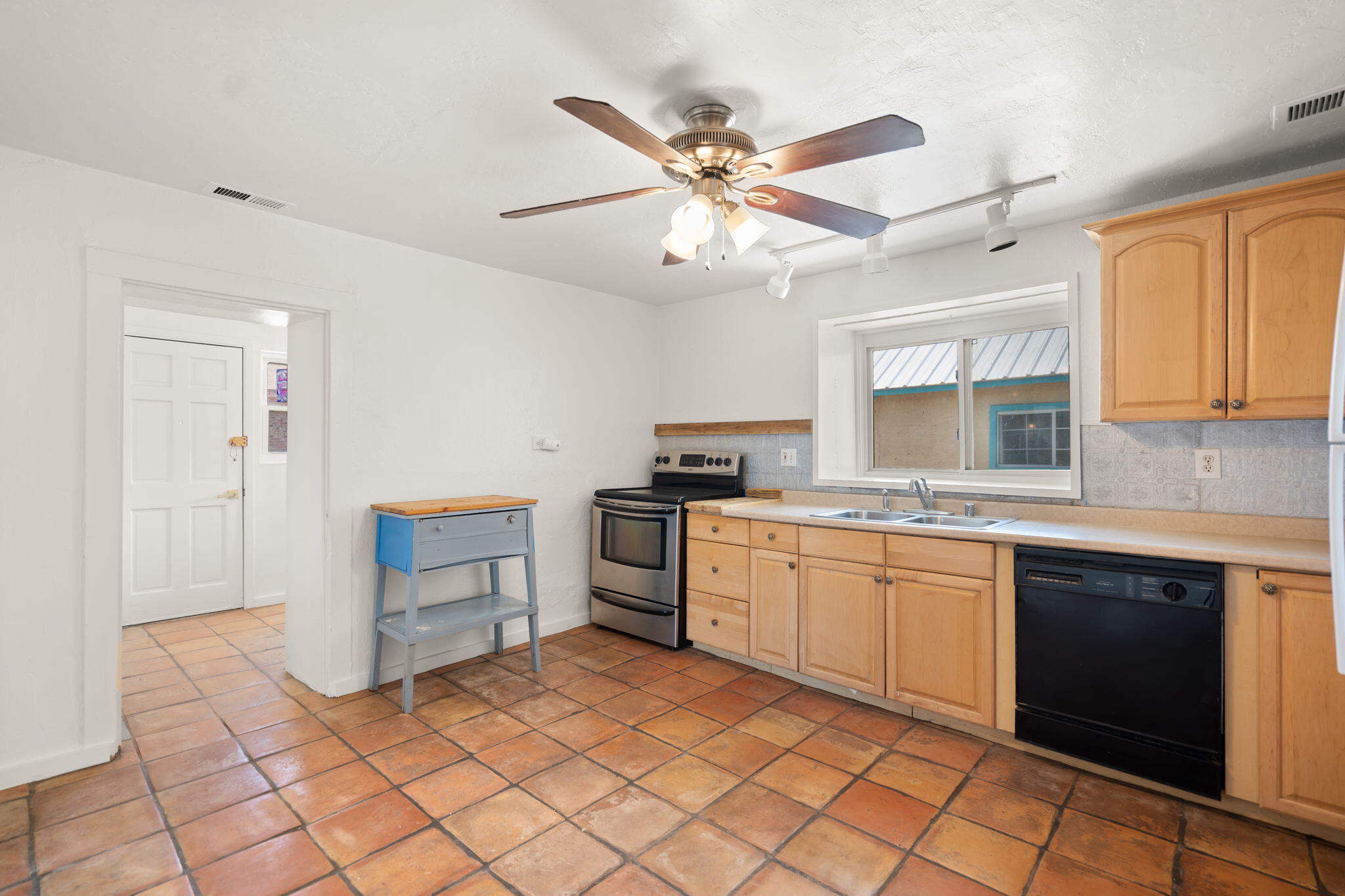 Photo 8 — 314 W Aragon Road