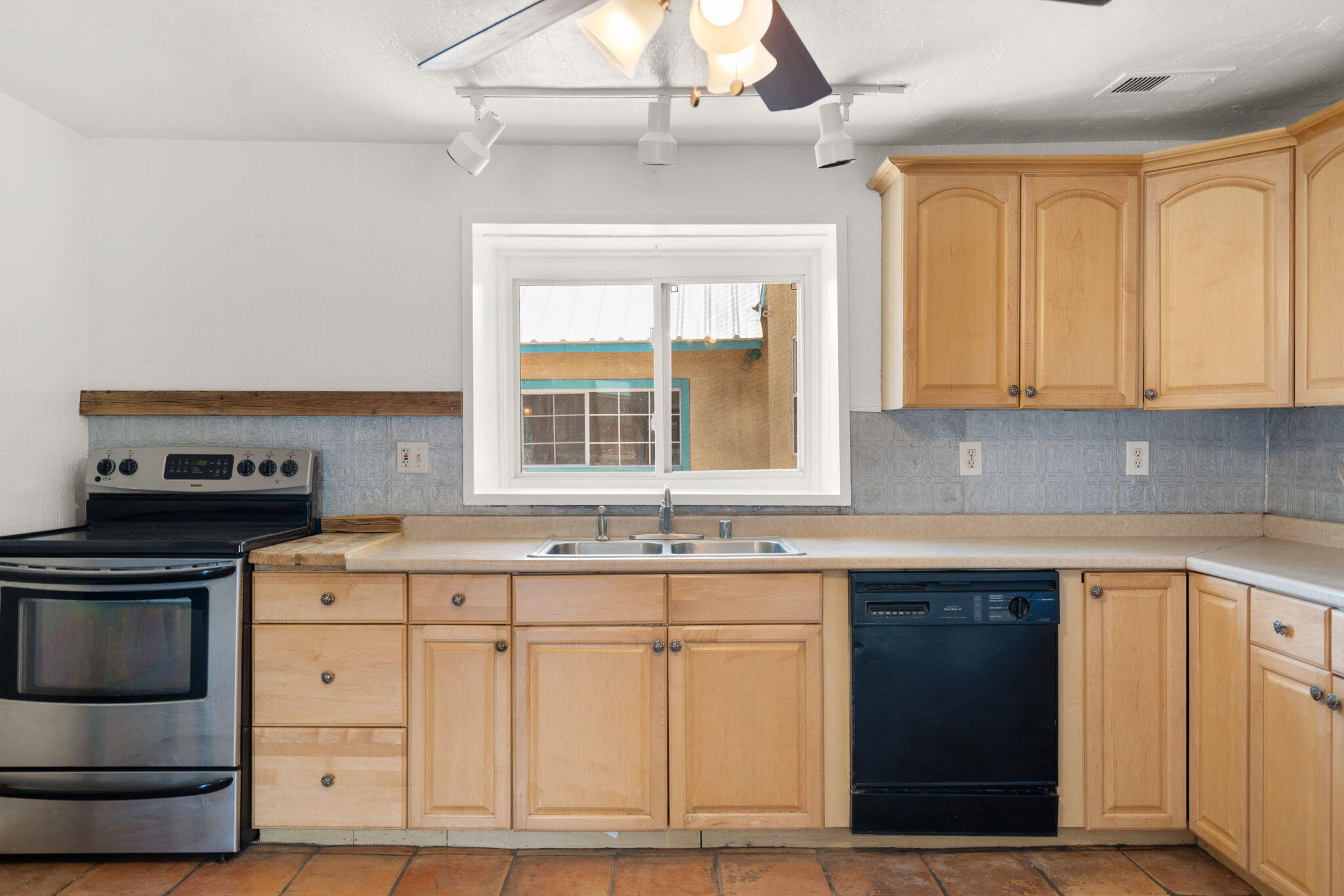 Photo 9 — 314 W Aragon Road