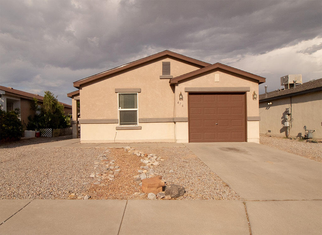 476 Desert Bluff Drive SW, Albuquerque, NM 87121