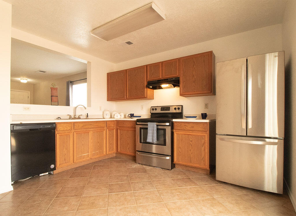 Photo 5 — 476 Desert Bluff Drive SW