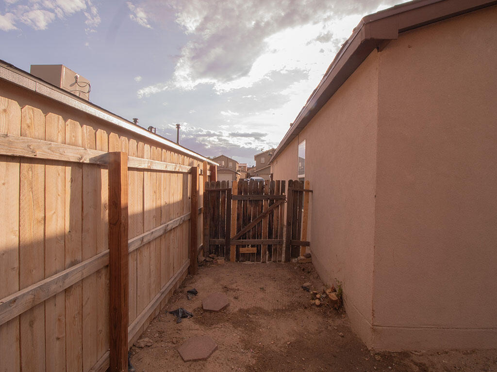 Photo 4 — 476 Desert Bluff Drive SW