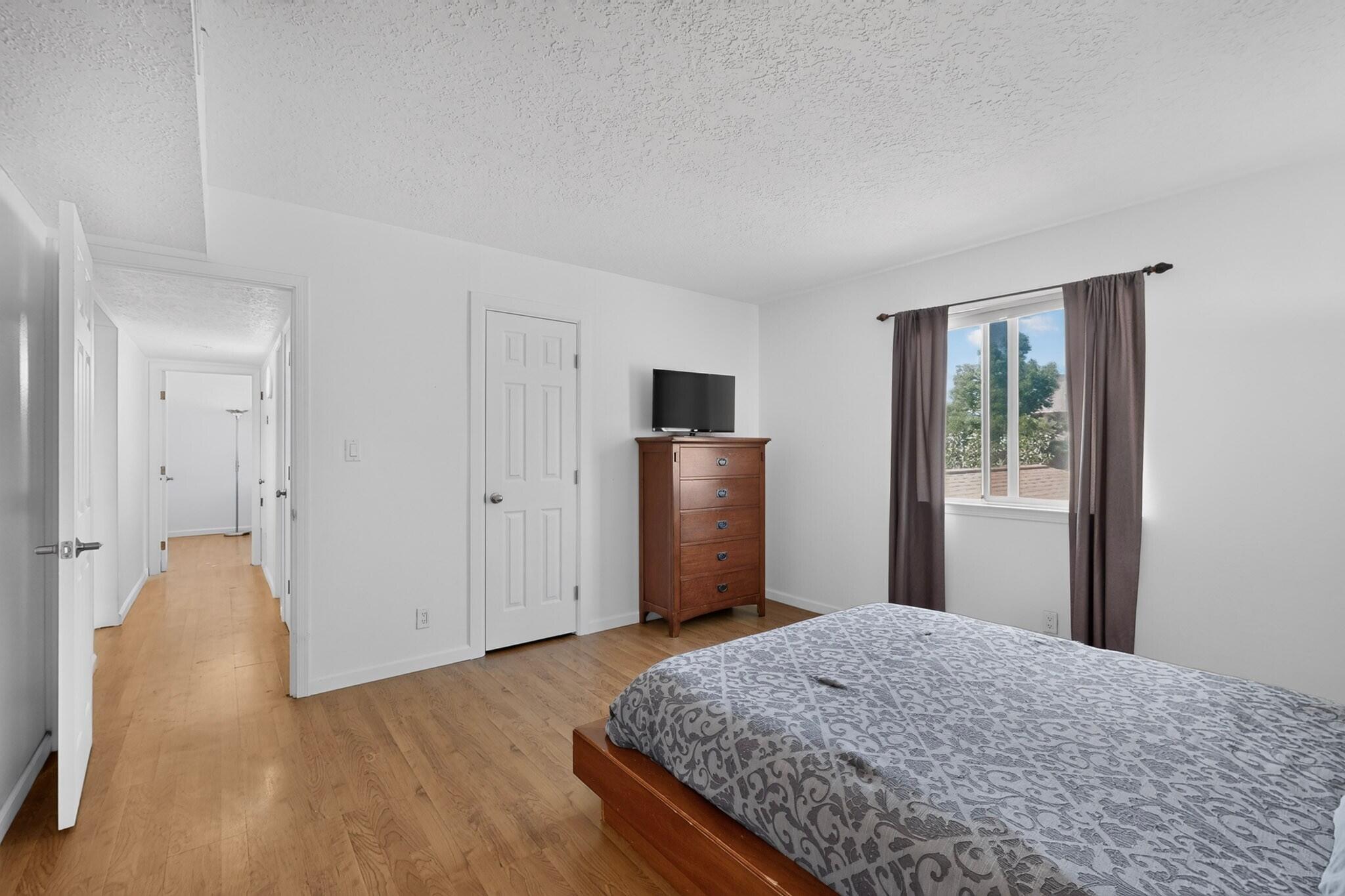 Photo 17 — 6909 Quarterhorse Lane NW