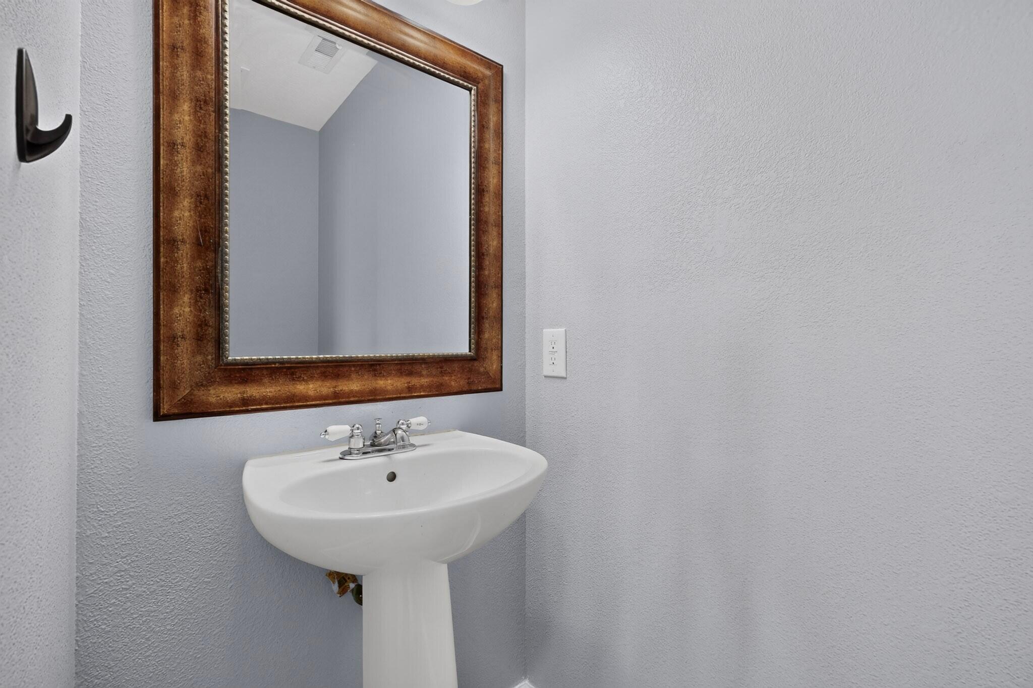 Photo 13 — 816 Toadlena Meadows Drive NE