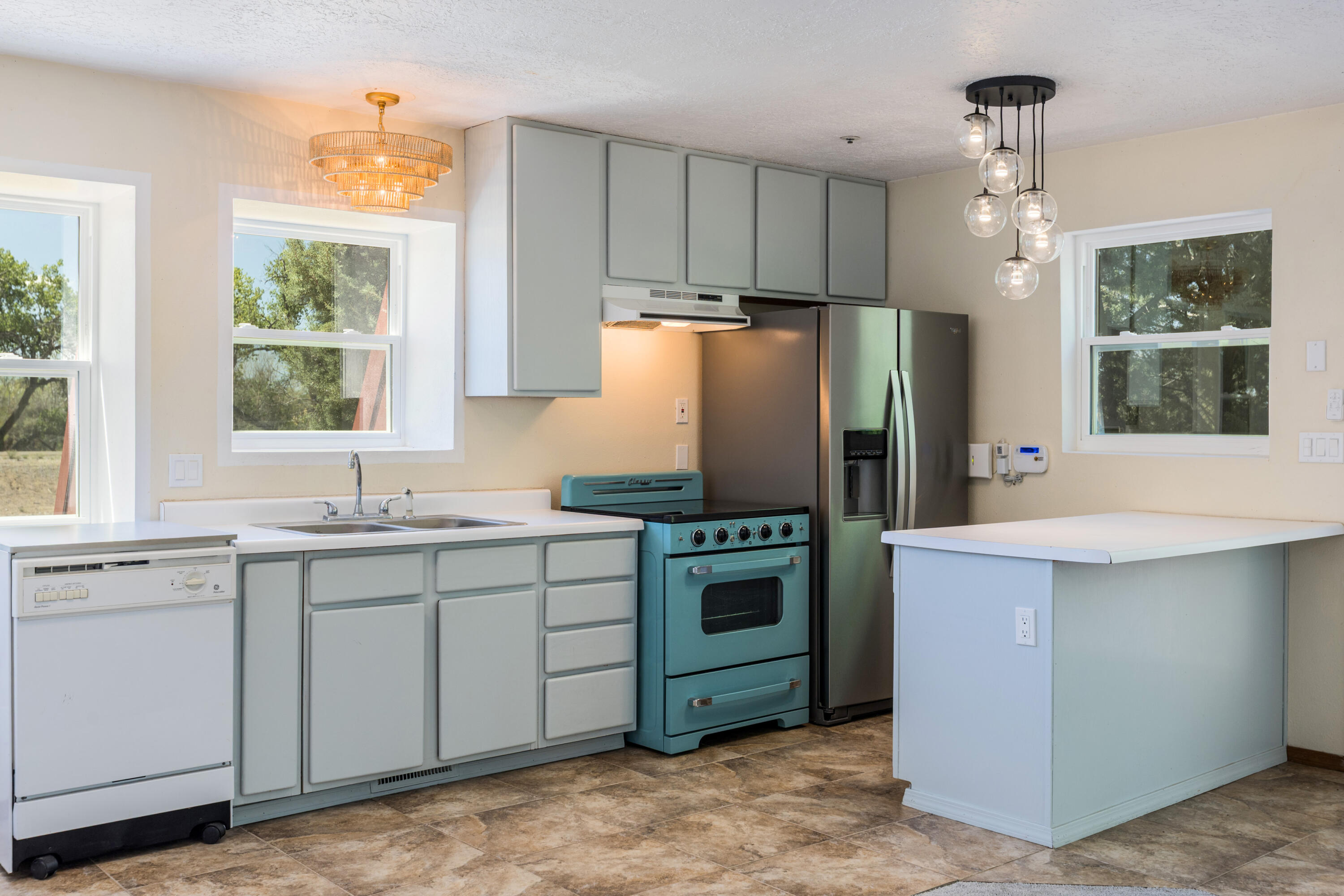 Photo 12 — 7437 Rio Grande Boulevard NW