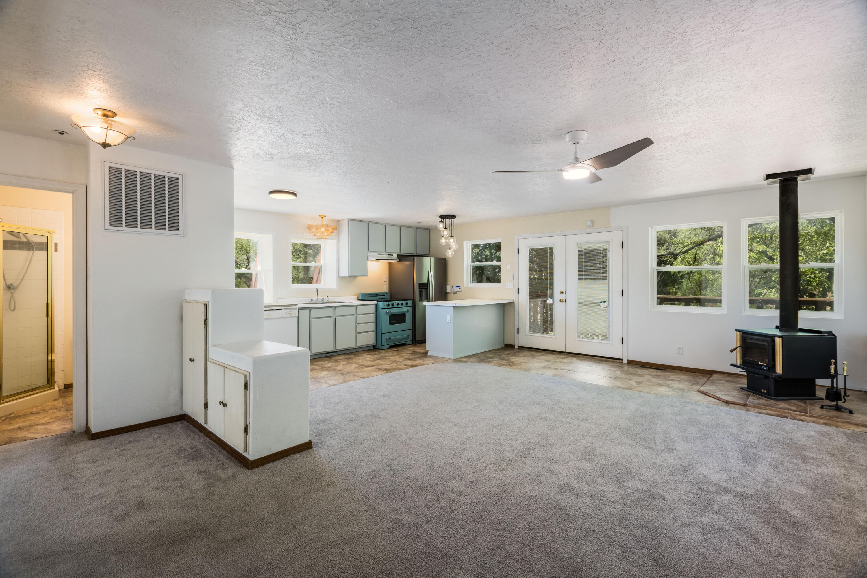 Photo 11 — 7437 Rio Grande Boulevard NW