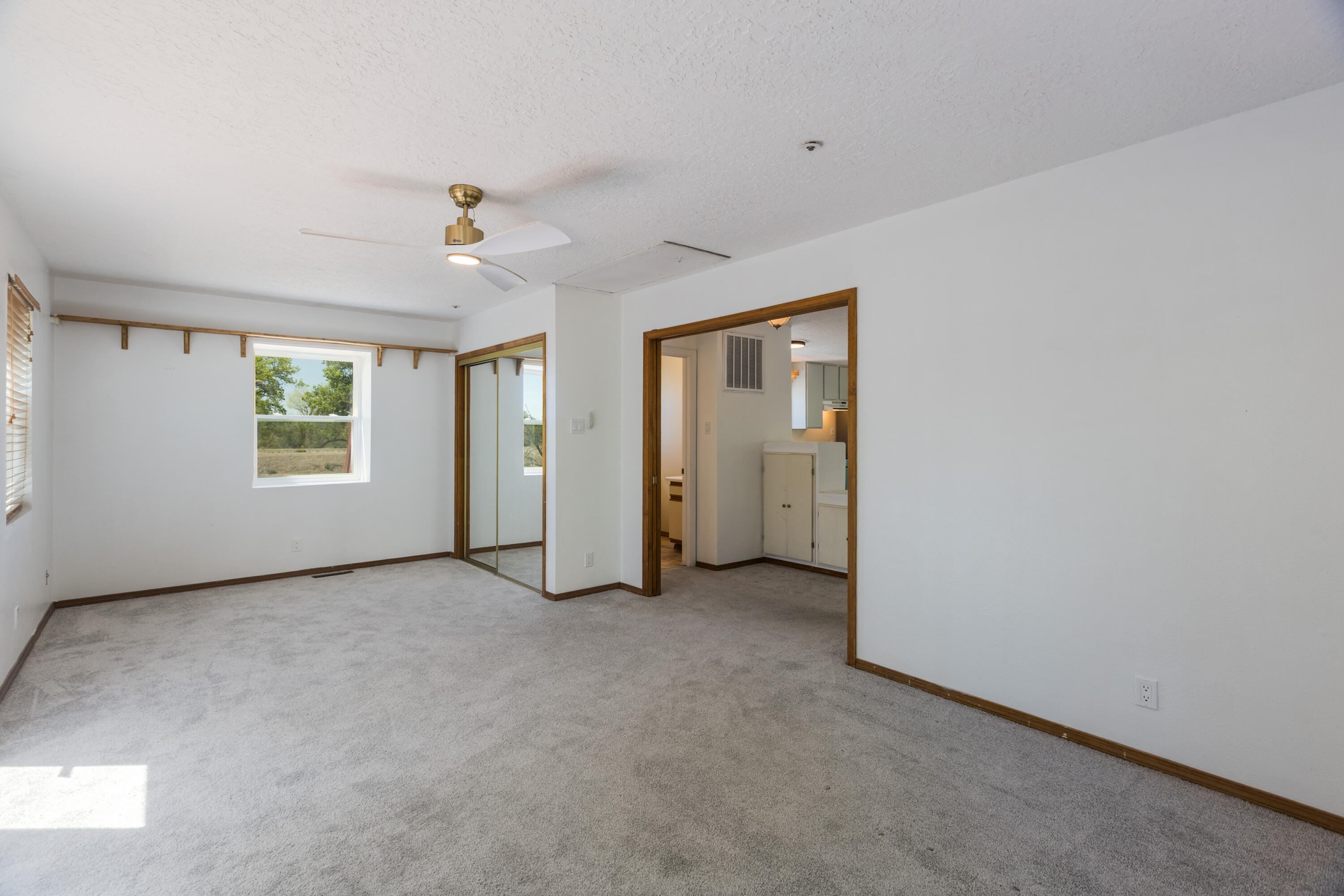 Photo 10 — 7437 Rio Grande Boulevard NW
