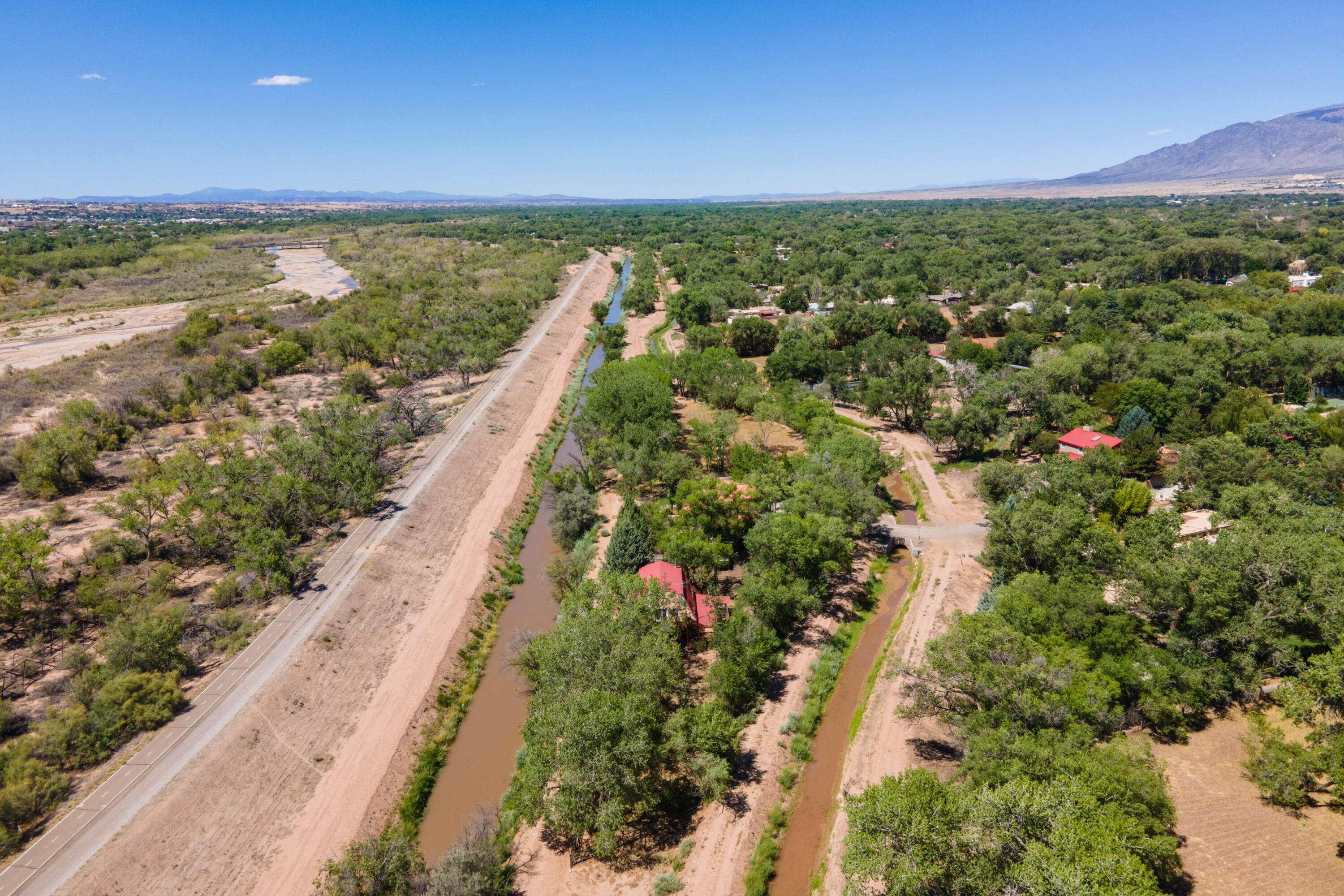Photo 4 — 7437 Rio Grande Boulevard NW