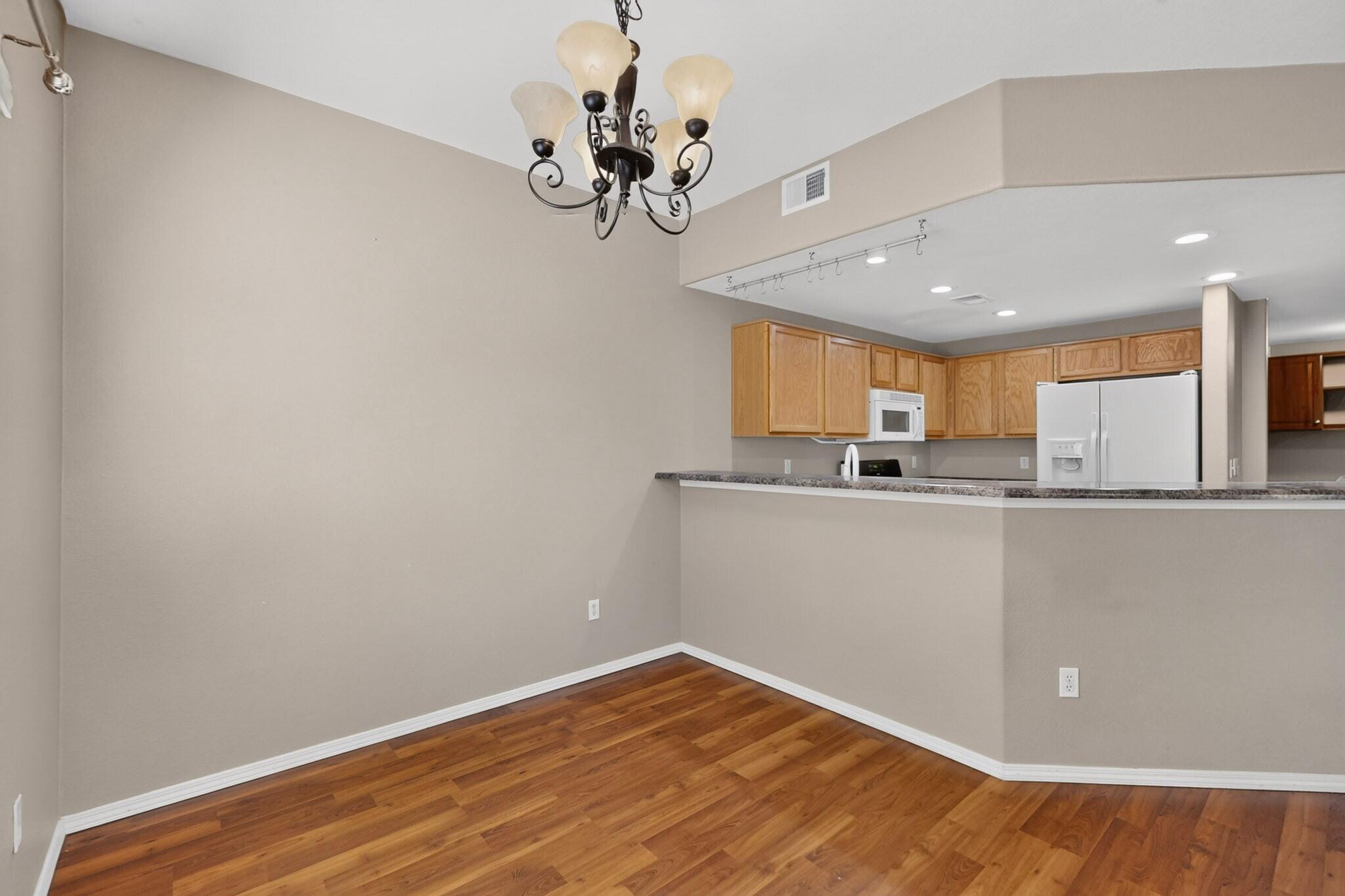 Photo 7 — 6800 Vista Del Norte Drive NE # 21