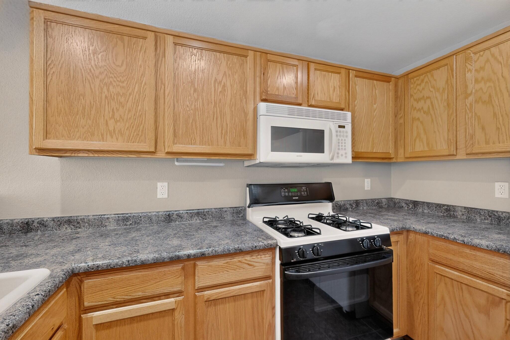 Photo 10 — 6800 Vista Del Norte Drive NE # 21