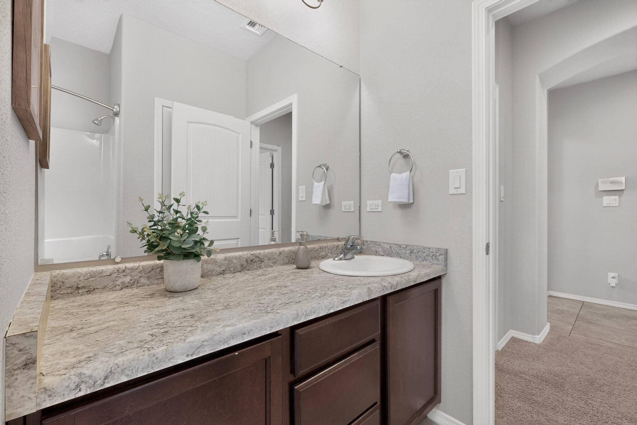 Photo 18 — 6812 Napoleon Road NE