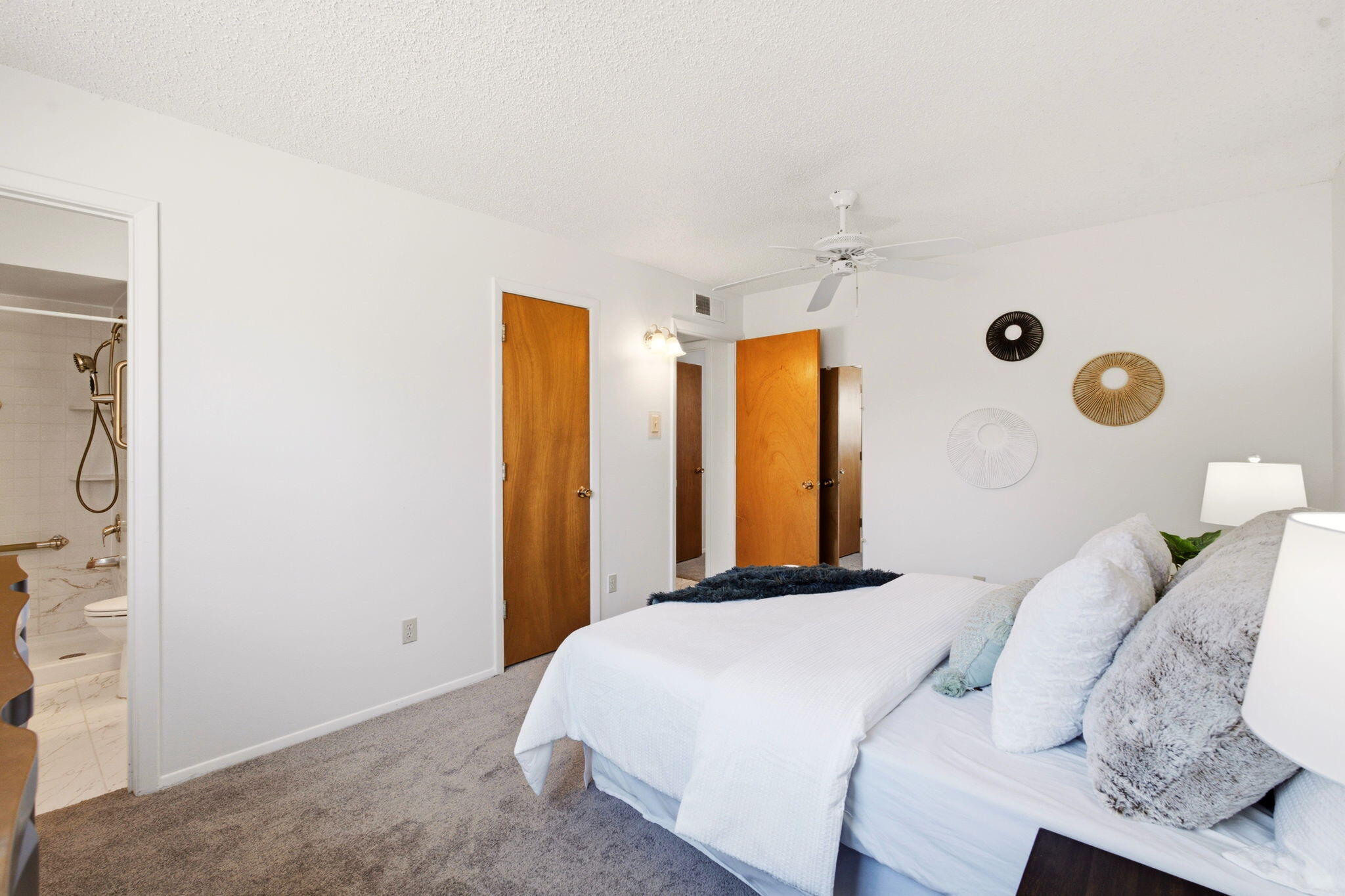 Photo 18 — 6021 Downey Street NE