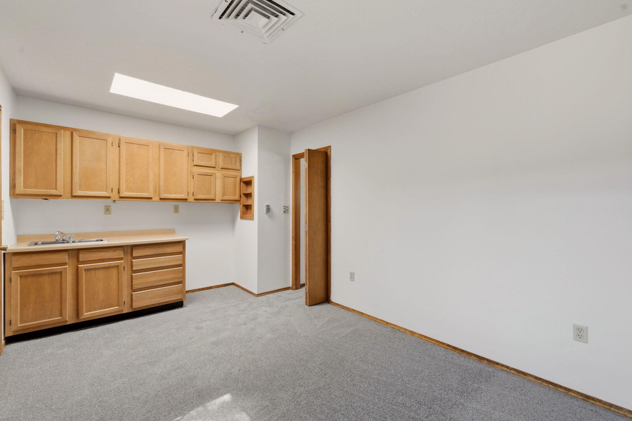 Photo 13 — 6021 Downey Street NE