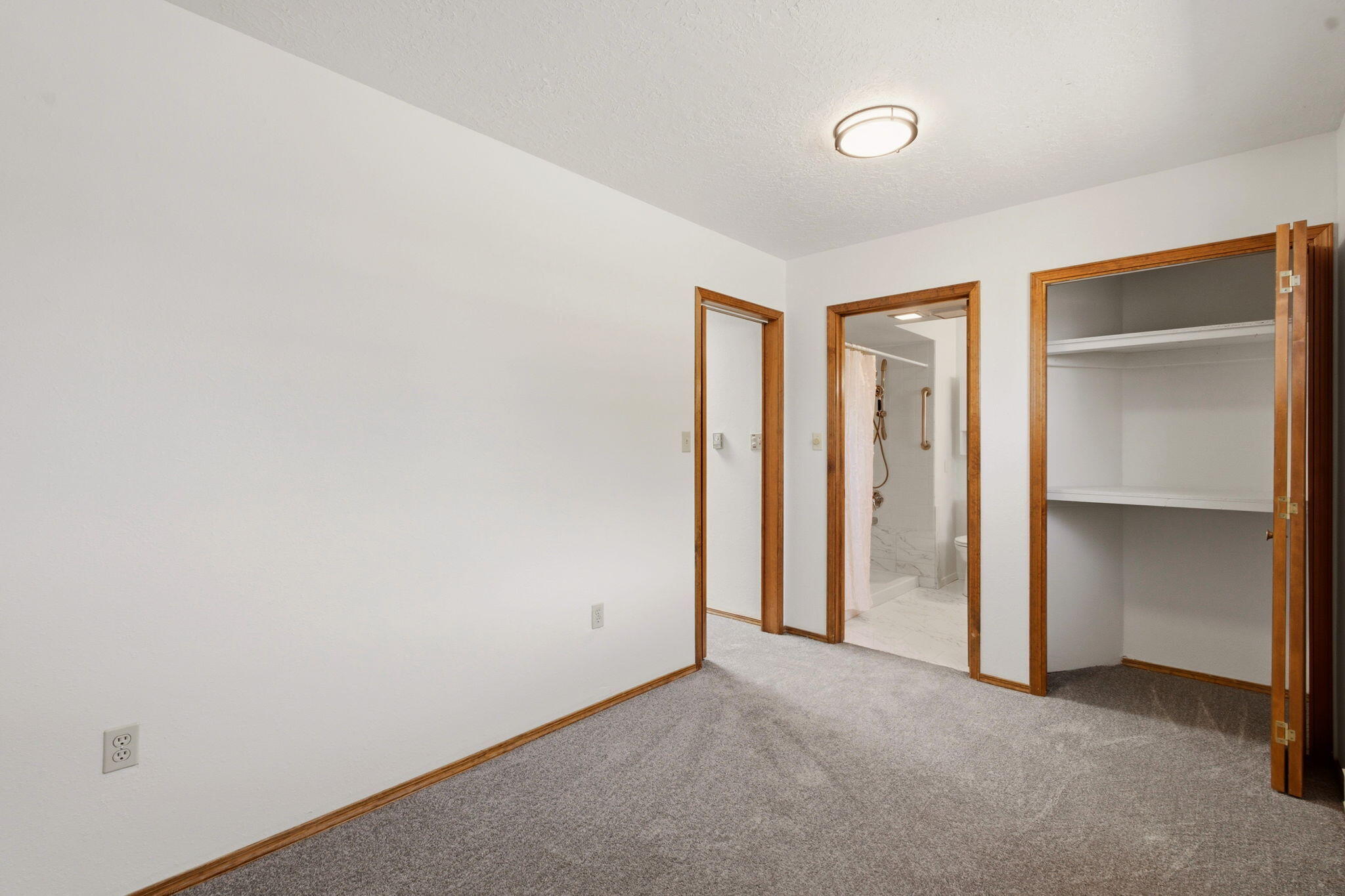 Photo 12 — 6021 Downey Street NE