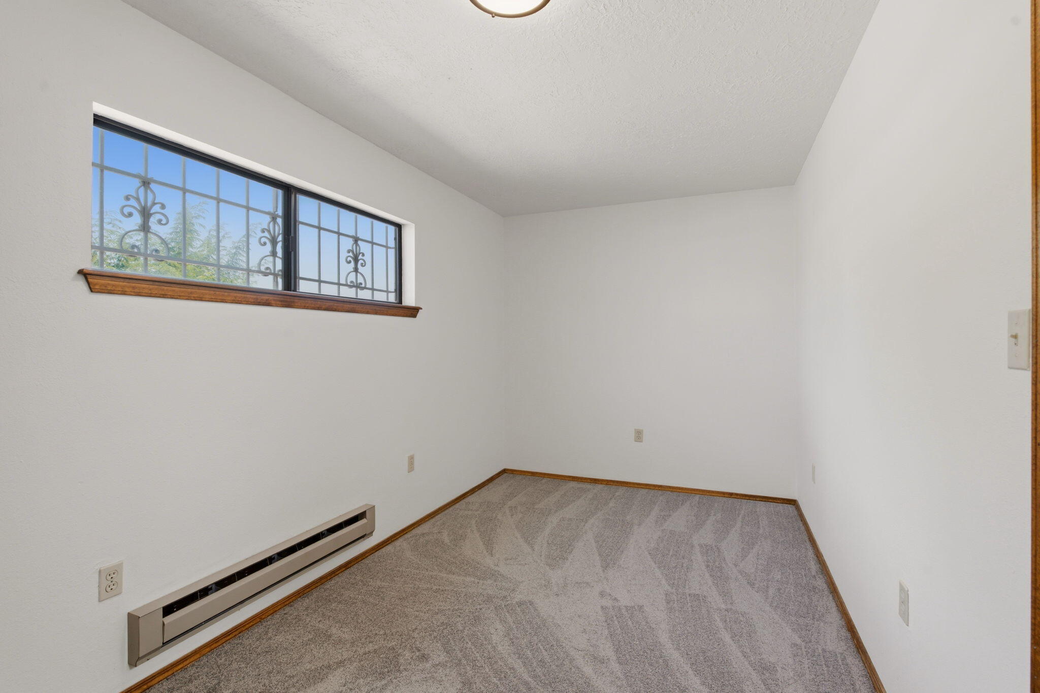 Photo 11 — 6021 Downey Street NE
